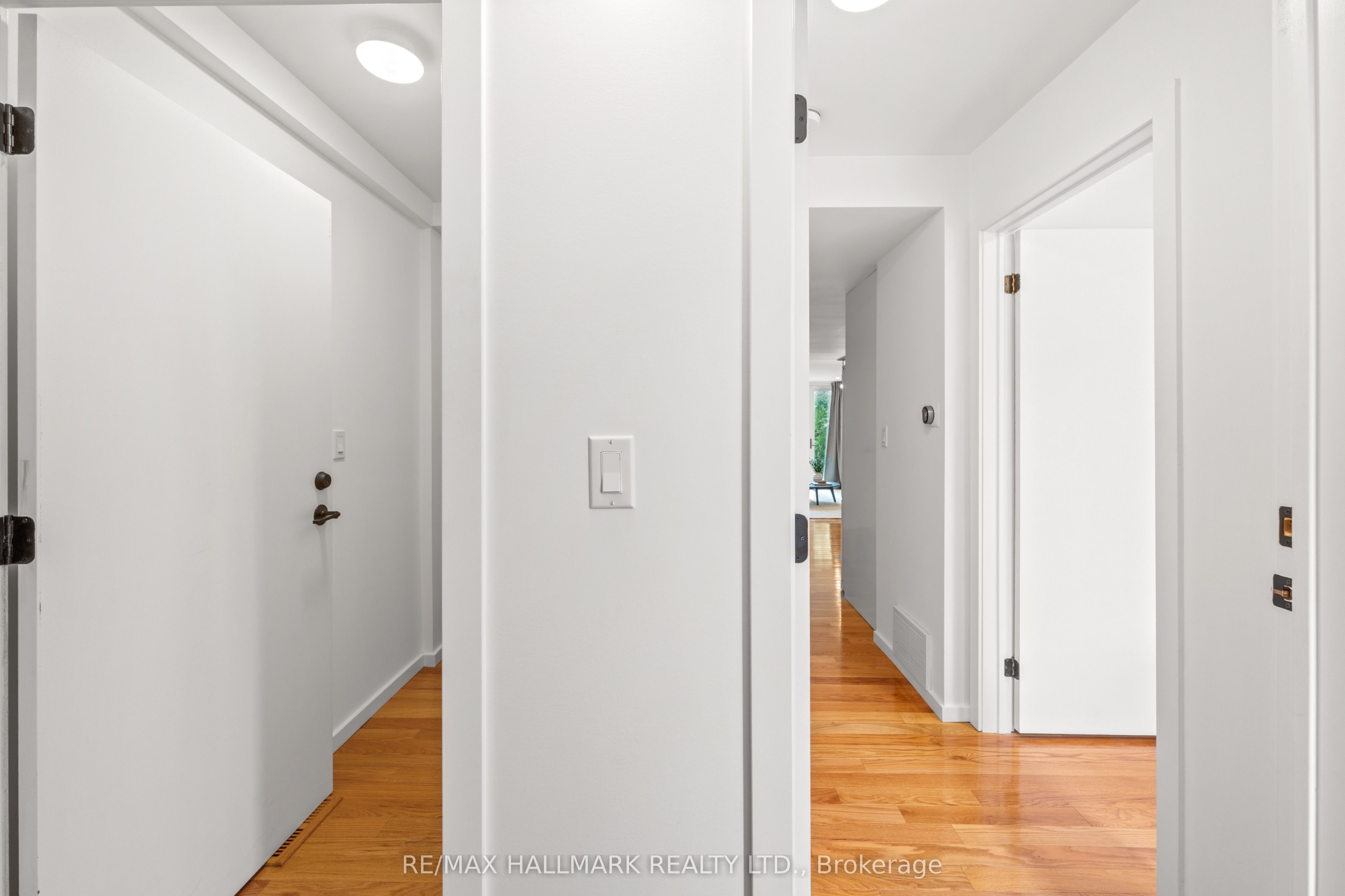 92 Chisholm Avenue, Toronto, ON M4C 4V5 photo 4