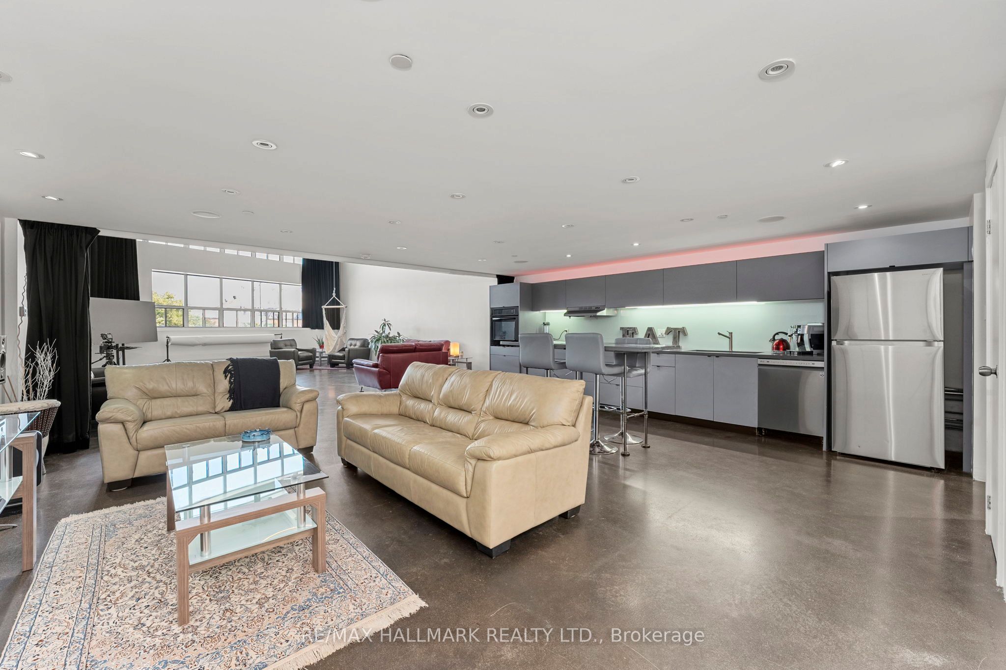 1173 Dundas Street E 226, Toronto, ON M4M 3P1 photo 2