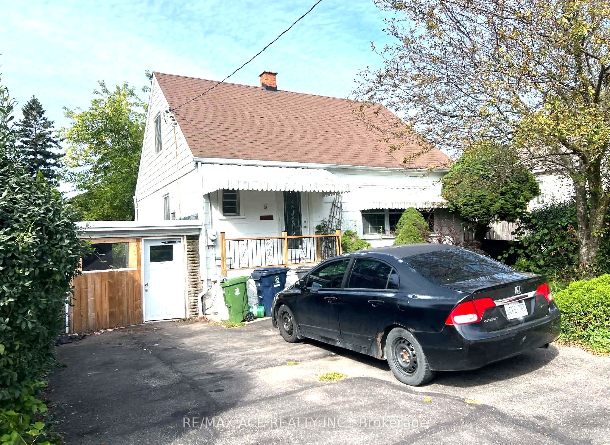 4 Jeanette Street Main, Toronto, ON M1M 3G1