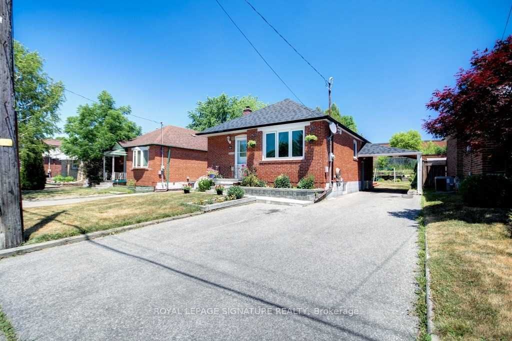 111 Ellington Drive Main, Toronto, ON M1R 3Y2 photo 2