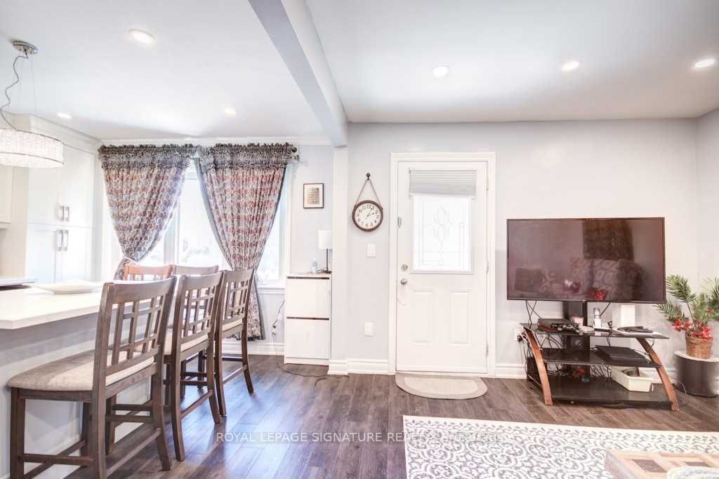 111 Ellington Drive Main, Toronto, ON M1R 3Y2 photo 4