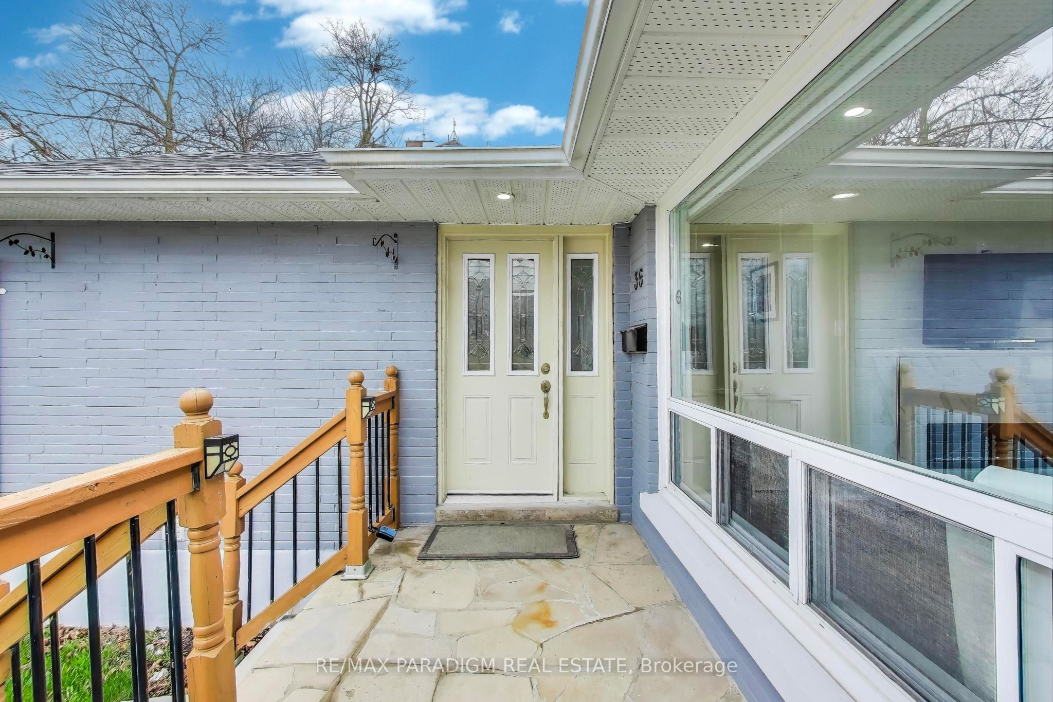 36 Rideout Street UPPER, Ajax, ON L1S 1P8 photo 2