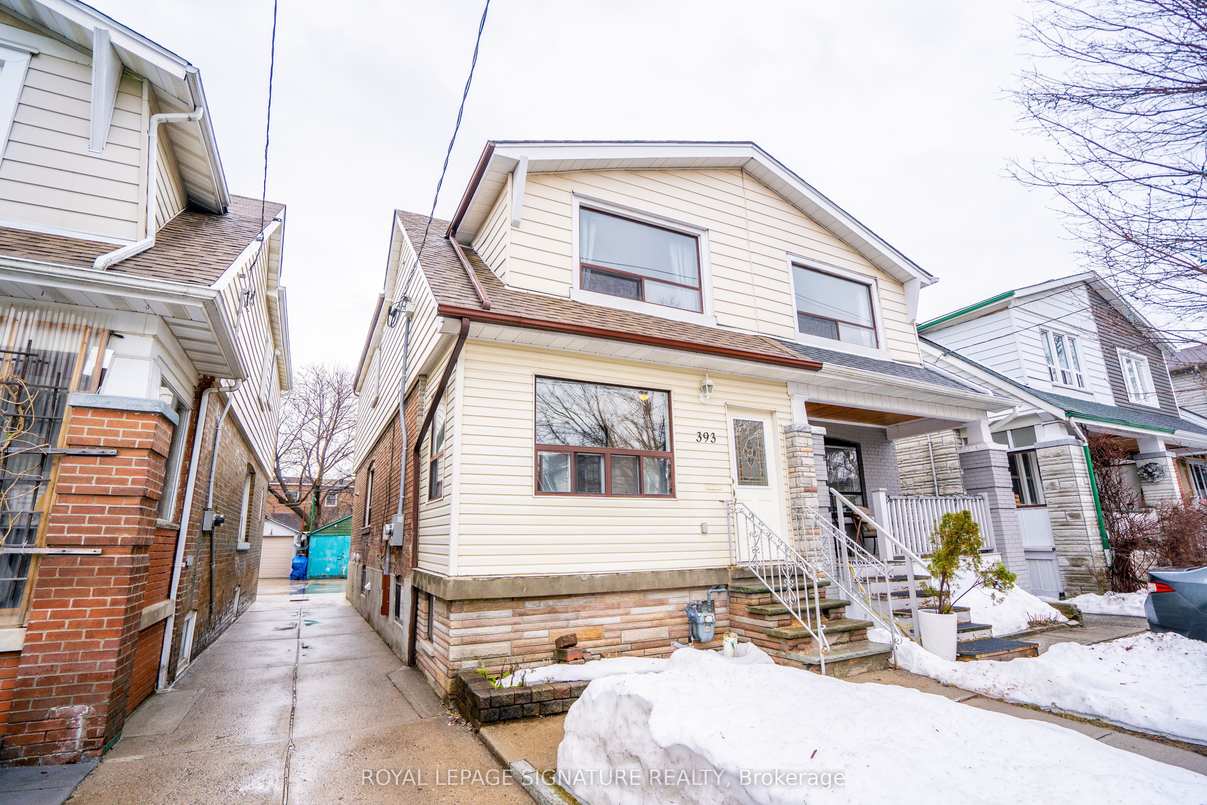 393 Milverton Boulevard Upper, Toronto, ON M4J 1W1
