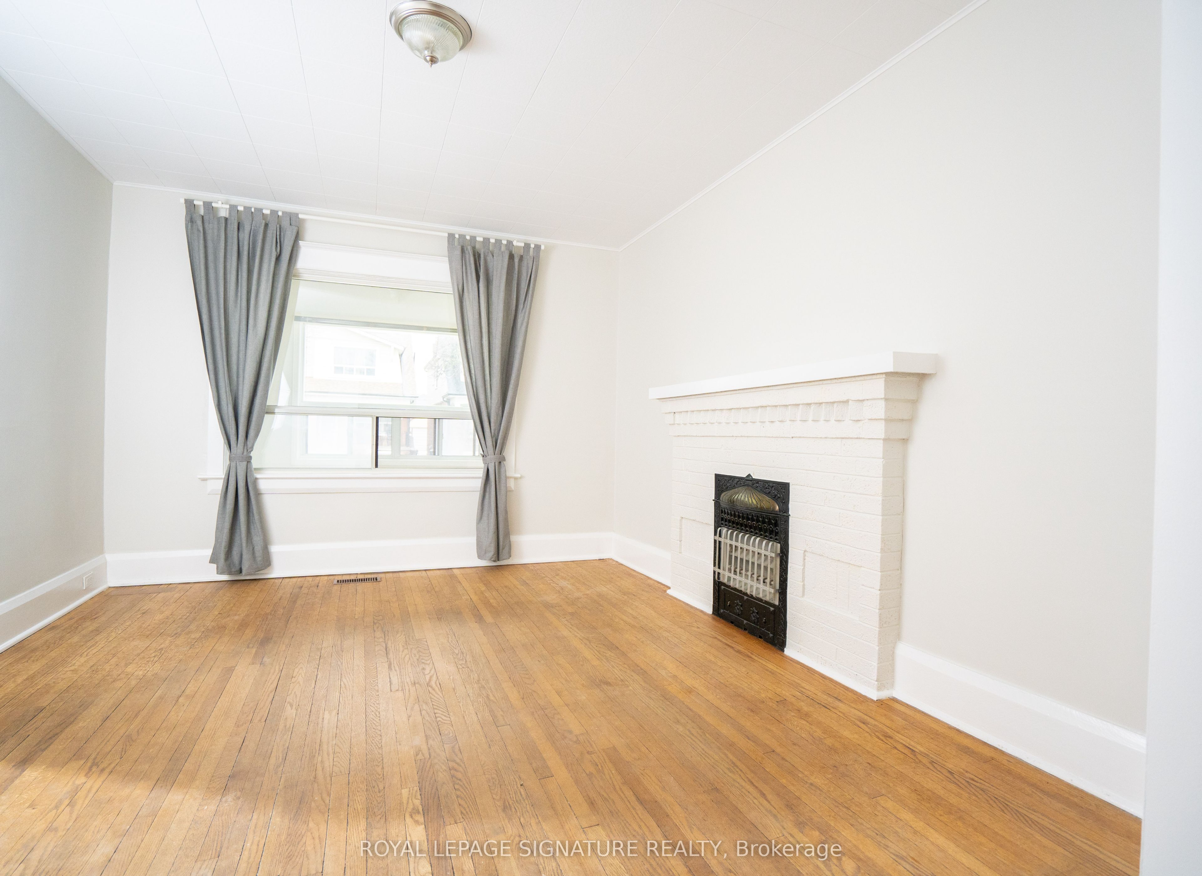 393 Milverton Boulevard Upper, Toronto, ON M4J 1W1 photo 2