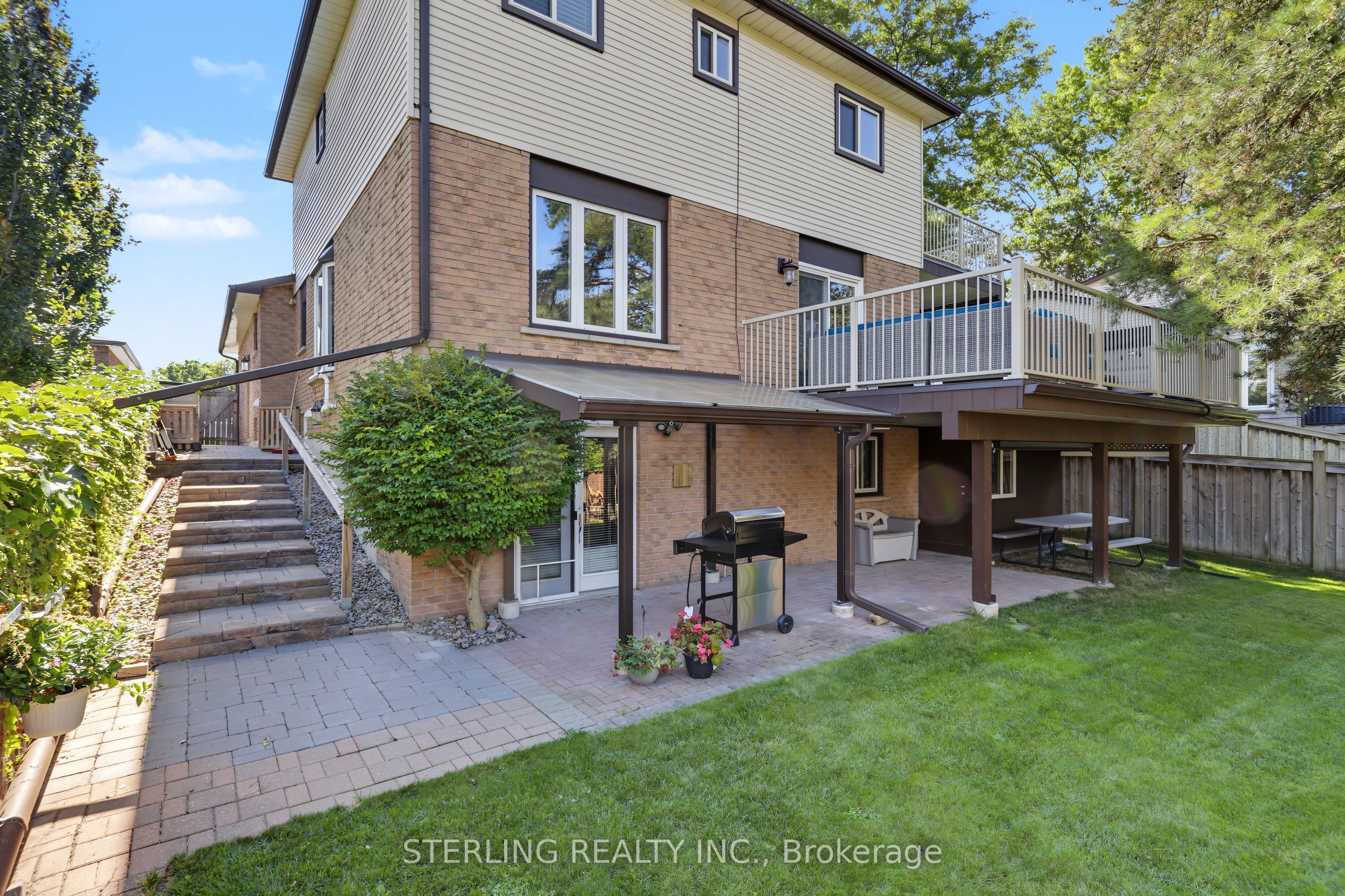 336 Gothic Court, Oshawa, ON L1G 7J2 photo 2