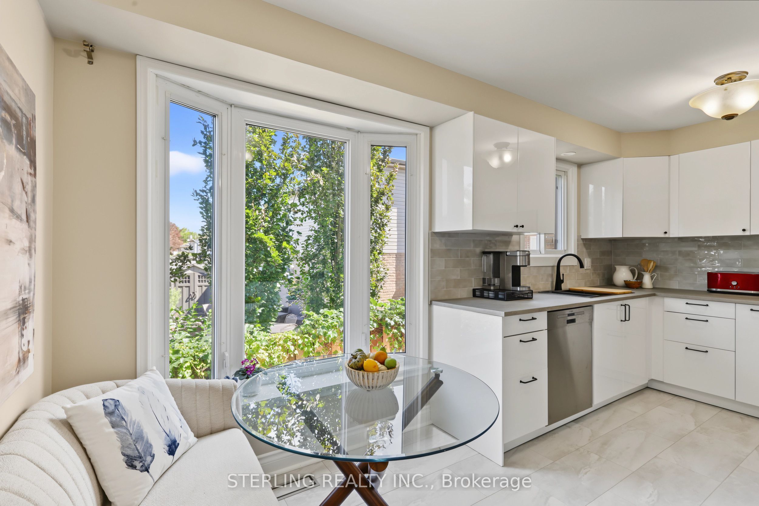 336 Gothic Court, Oshawa, ON L1G 7J2 photo 4