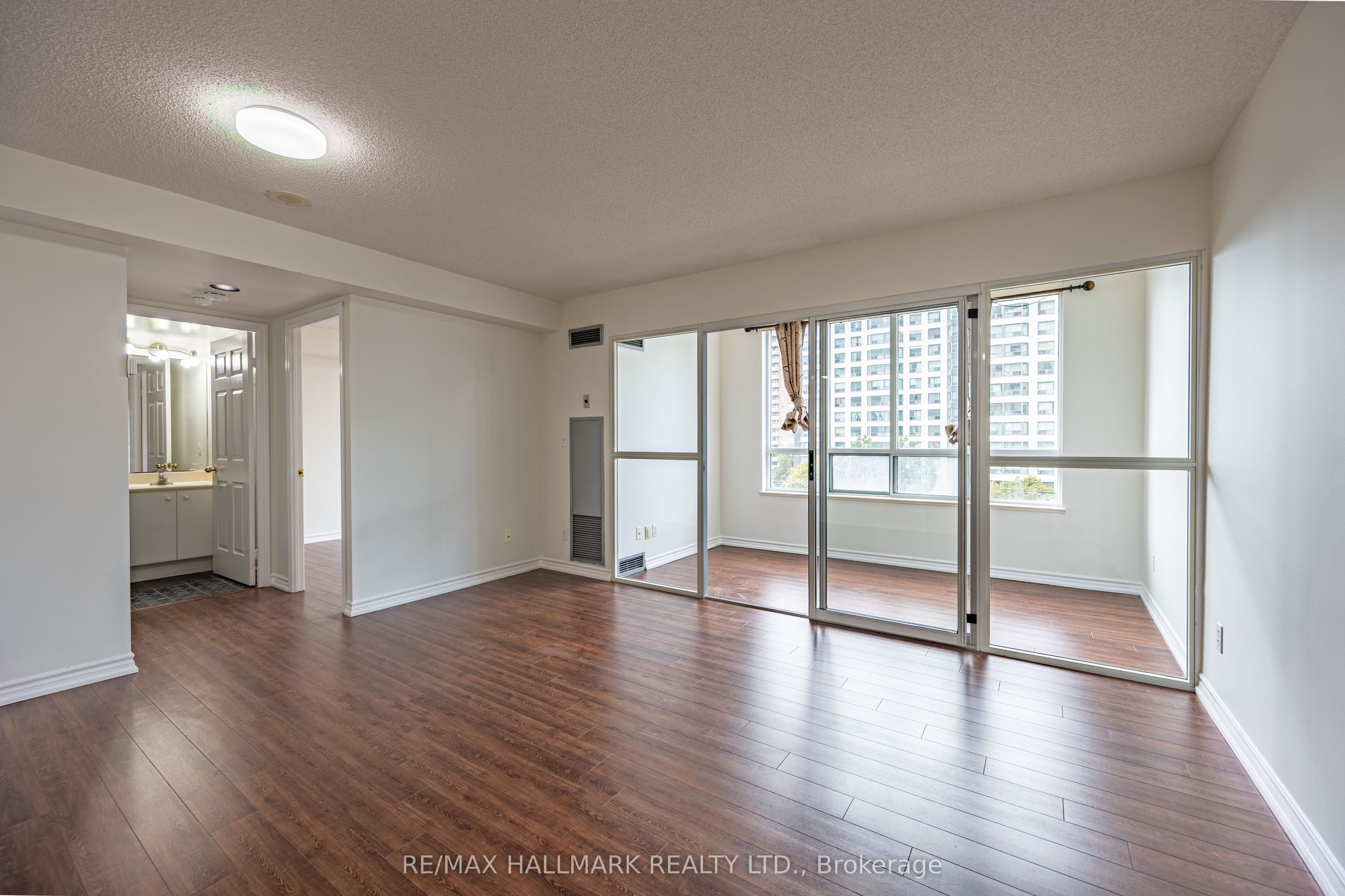 5039 Finch Avenue E 801, Toronto, ON M1S 5L6 photo 3
