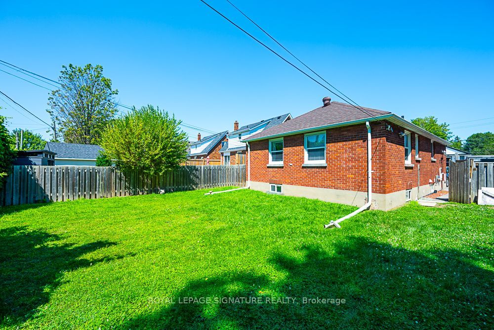 102 Central Park Boulevard N, Oshawa, ON L1G 5Y5 photo 4