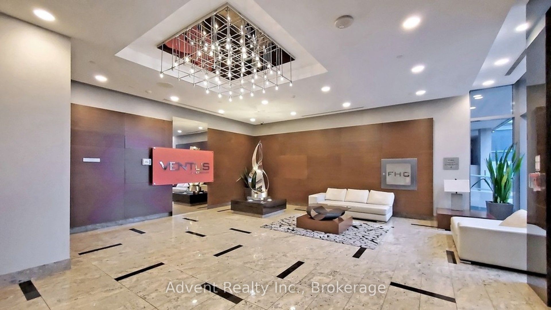 181 Village Green Square 2211, Toronto, ON M1S 0K6 photo 3