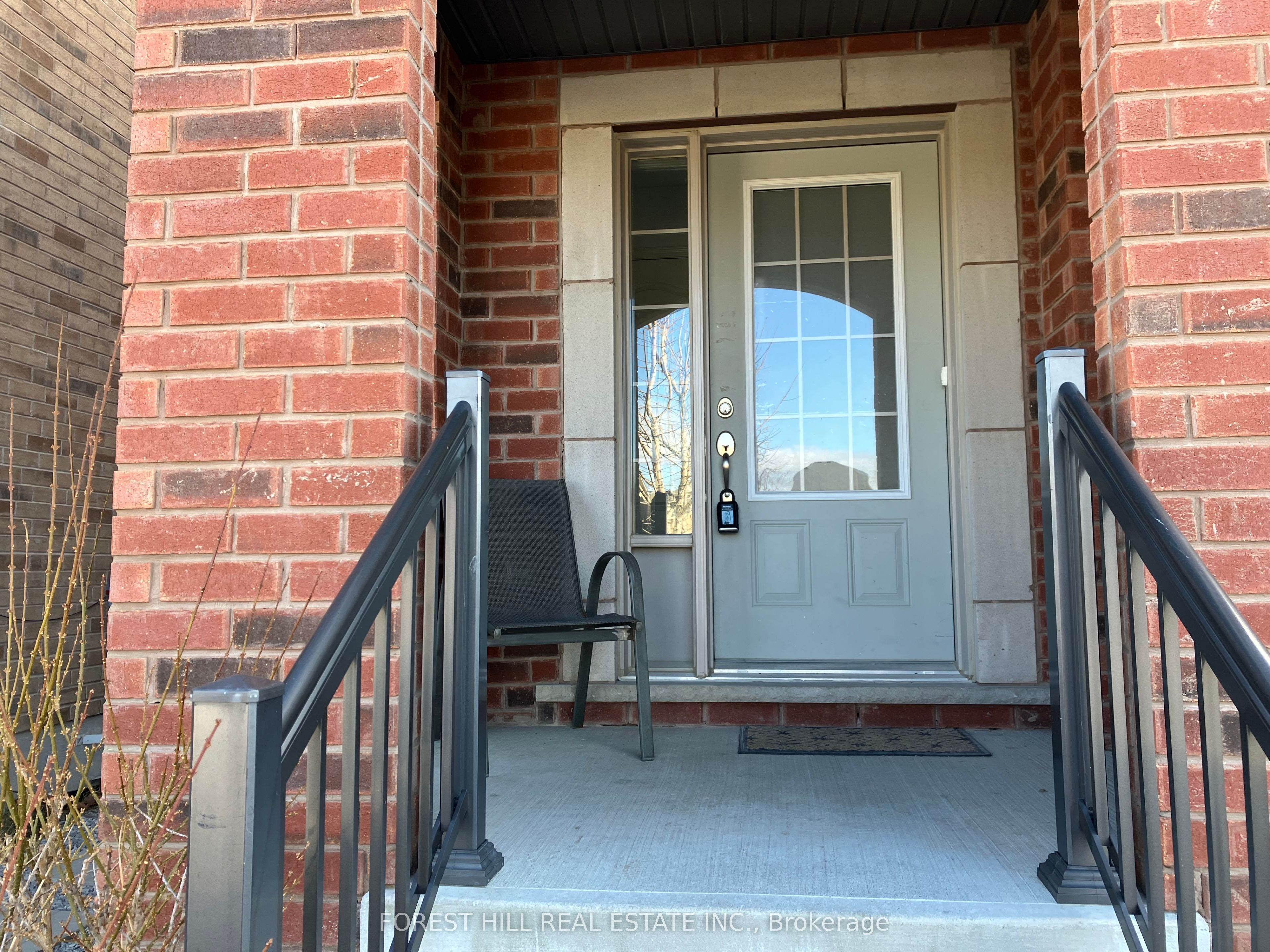 2448 Equestrian Crescent, Oshawa, ON L1H 7K4 photo 2