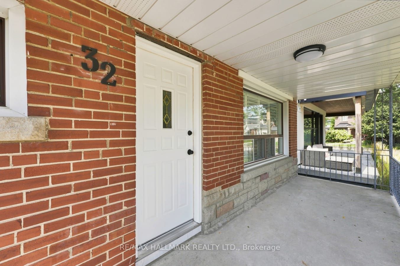 32 Denvale Road, Toronto, ON M4B 3B5 photo 2