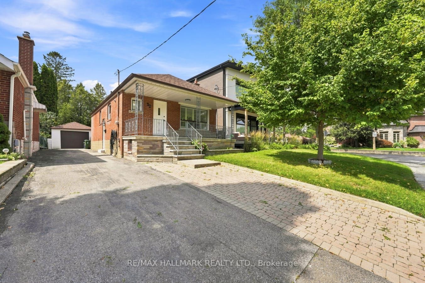 32 Denvale Road, Toronto, ON M4B 3B5 photo 4