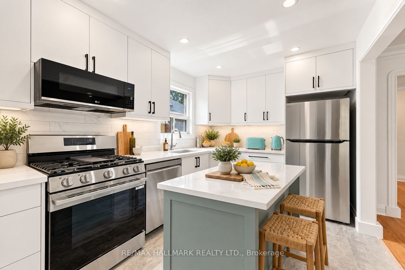32 Denvale Road, Toronto, ON M4B 3B5 photo 5