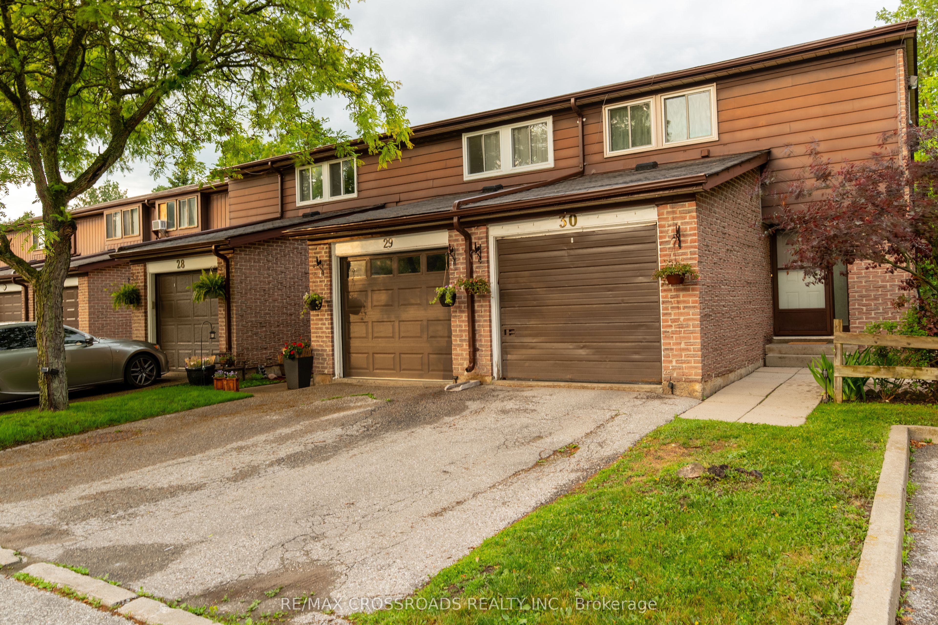 350 Camelot Court 30, Oshawa, ON L1G 6P7 photo 2
