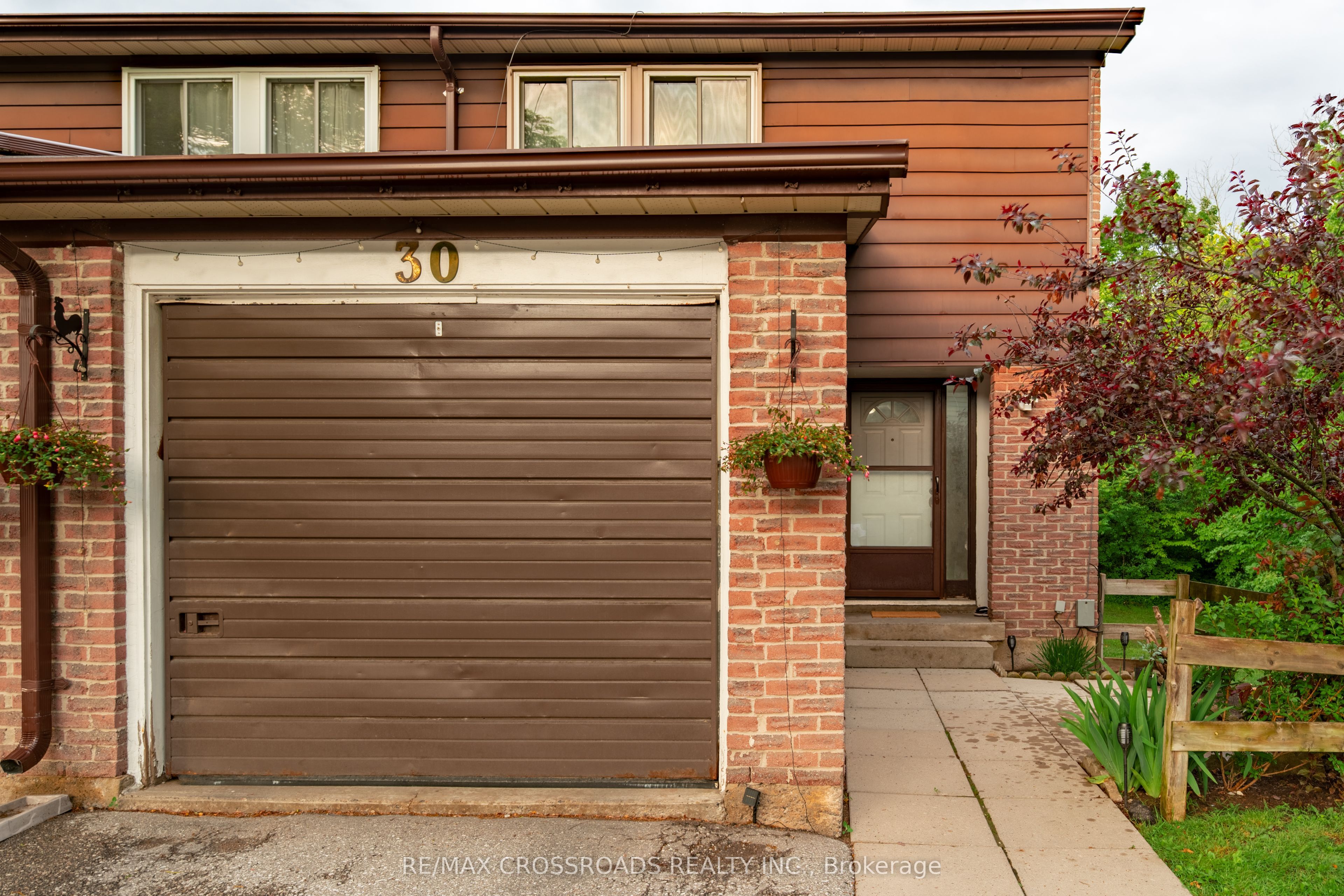 350 Camelot Court 30, Oshawa, ON L1G 6P7 photo 3