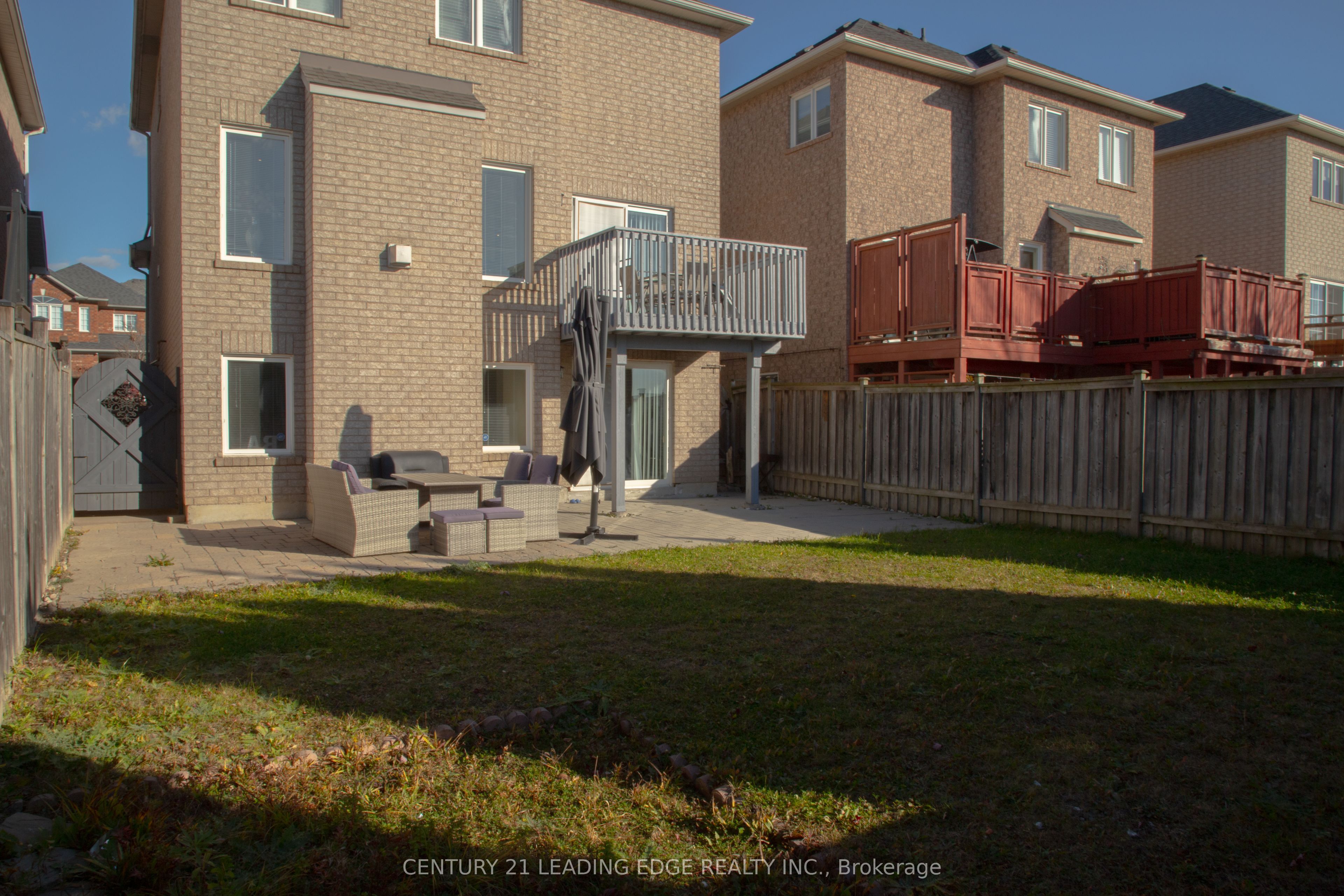 157 Dooley Crescent, Ajax, ON L1T 4J6 photo 2