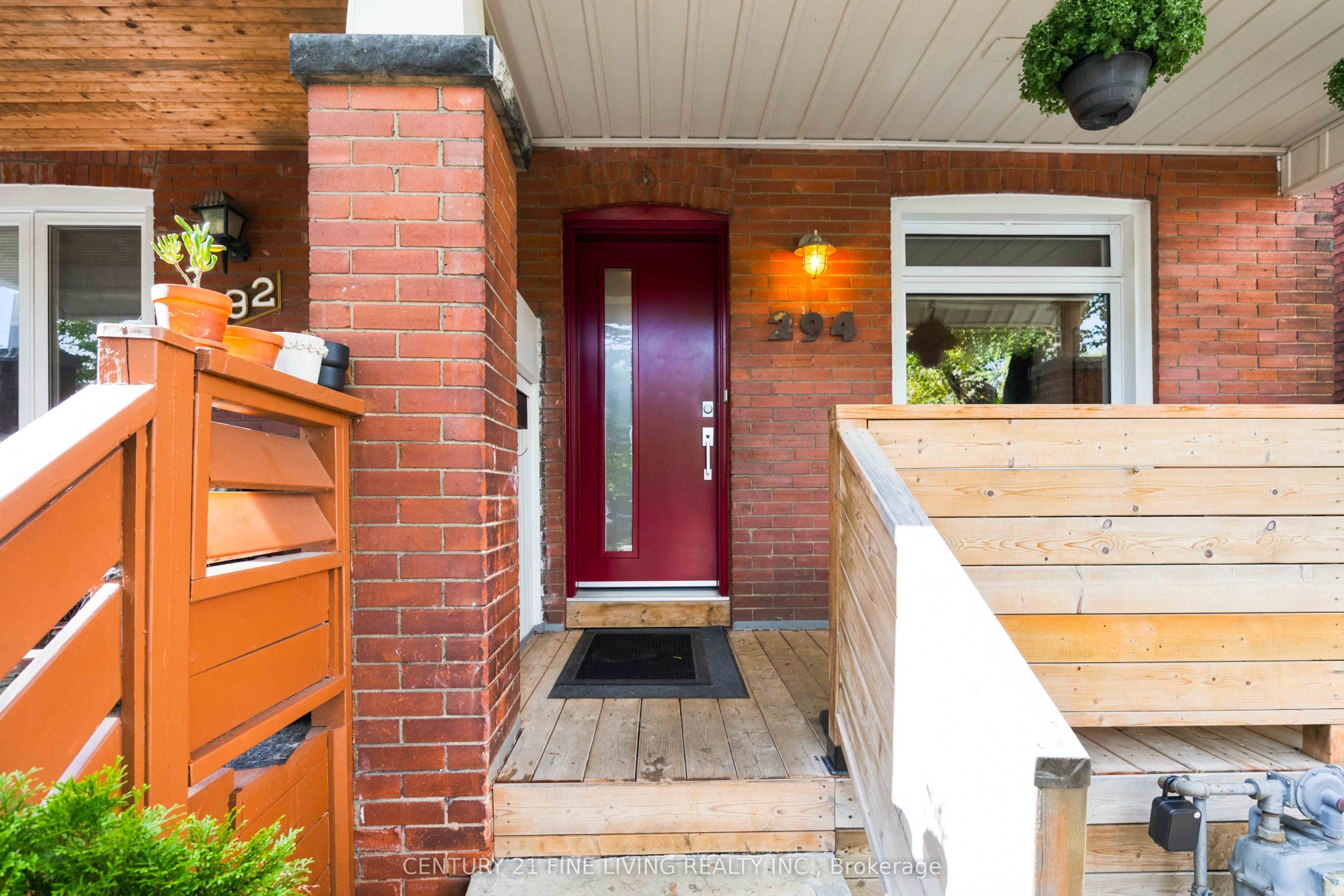 294 Gainsborough Road, Toronto, ON M4L 3C6 photo 2