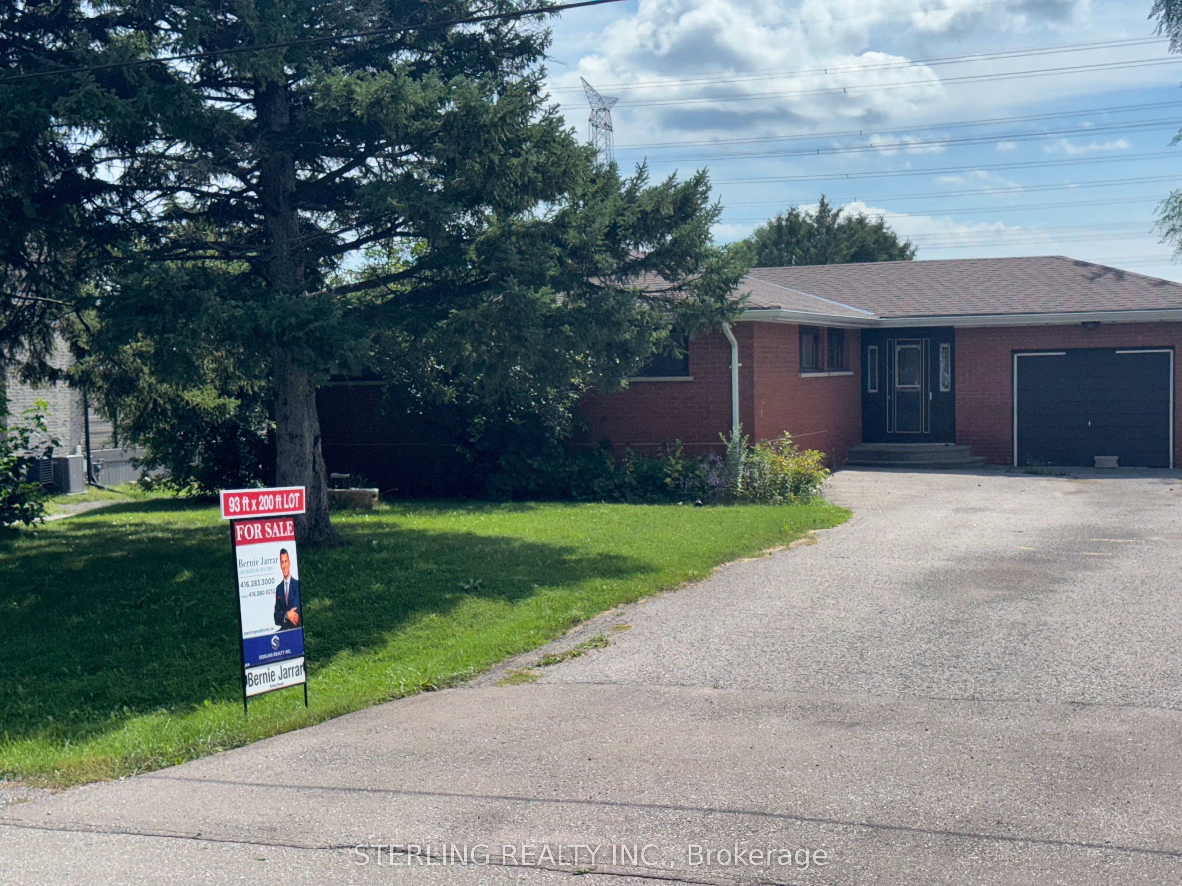817 Jomar Avenue, Pickering, ON L1X 2R4