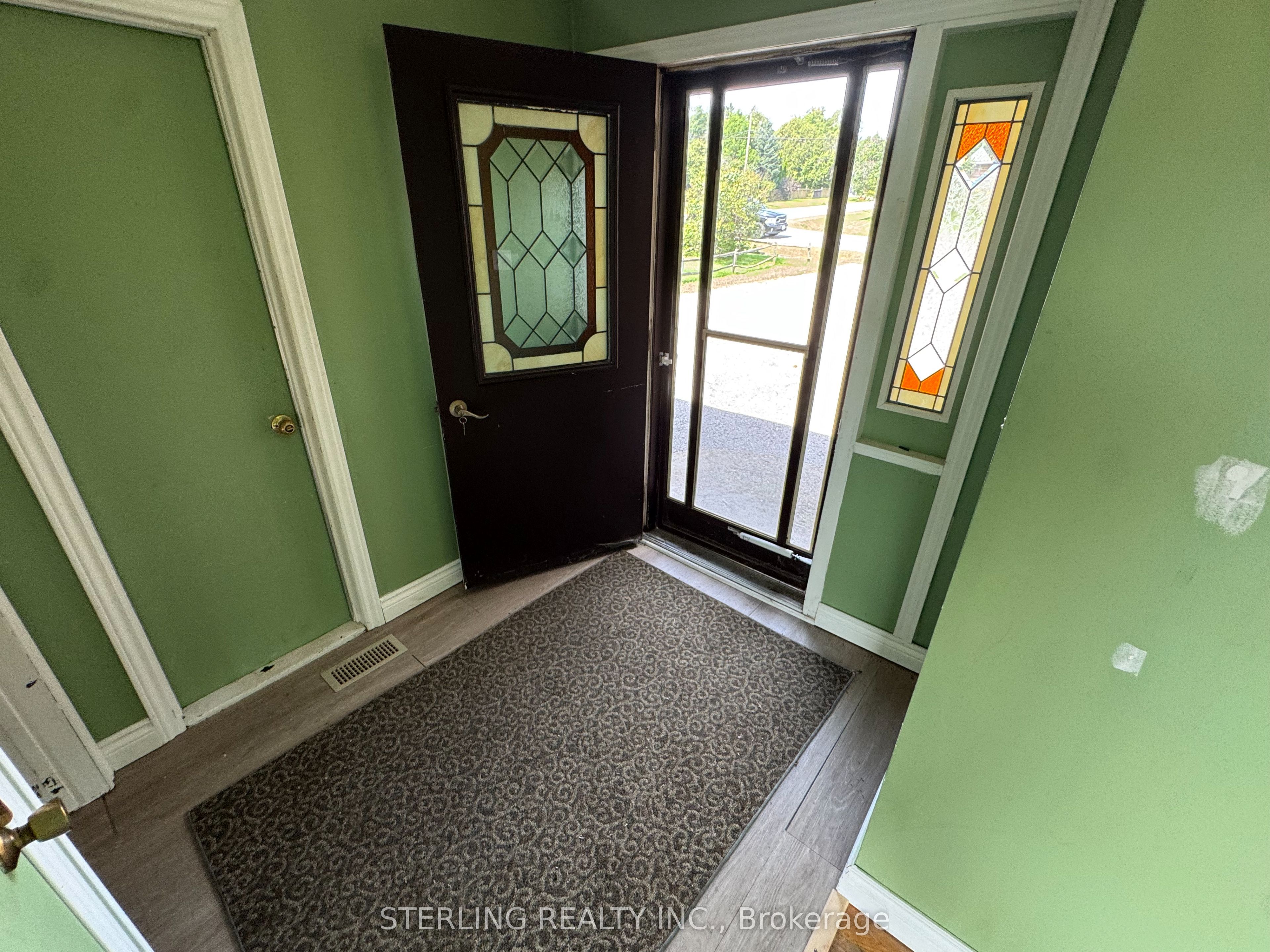 817 Jomar Avenue, Pickering, ON L1X 2R4 photo 4