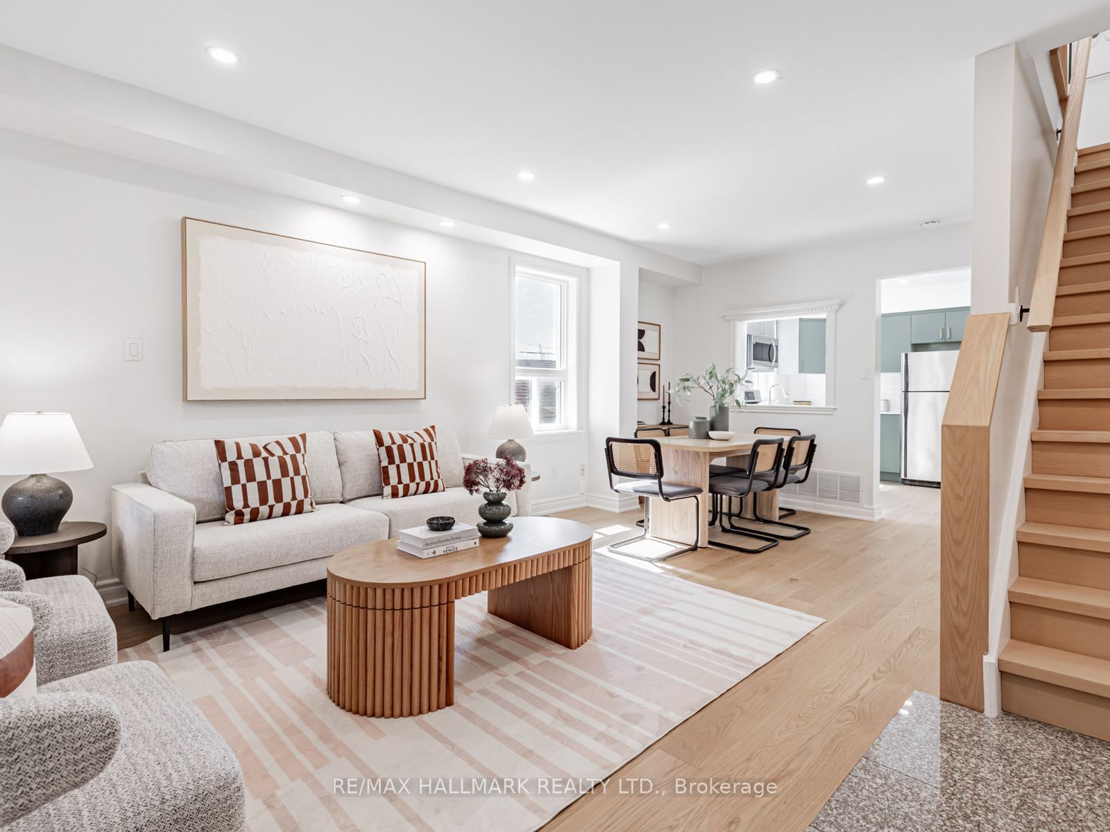 8 Redwood Avenue Main, Toronto, ON M4L 2S6 photo 3