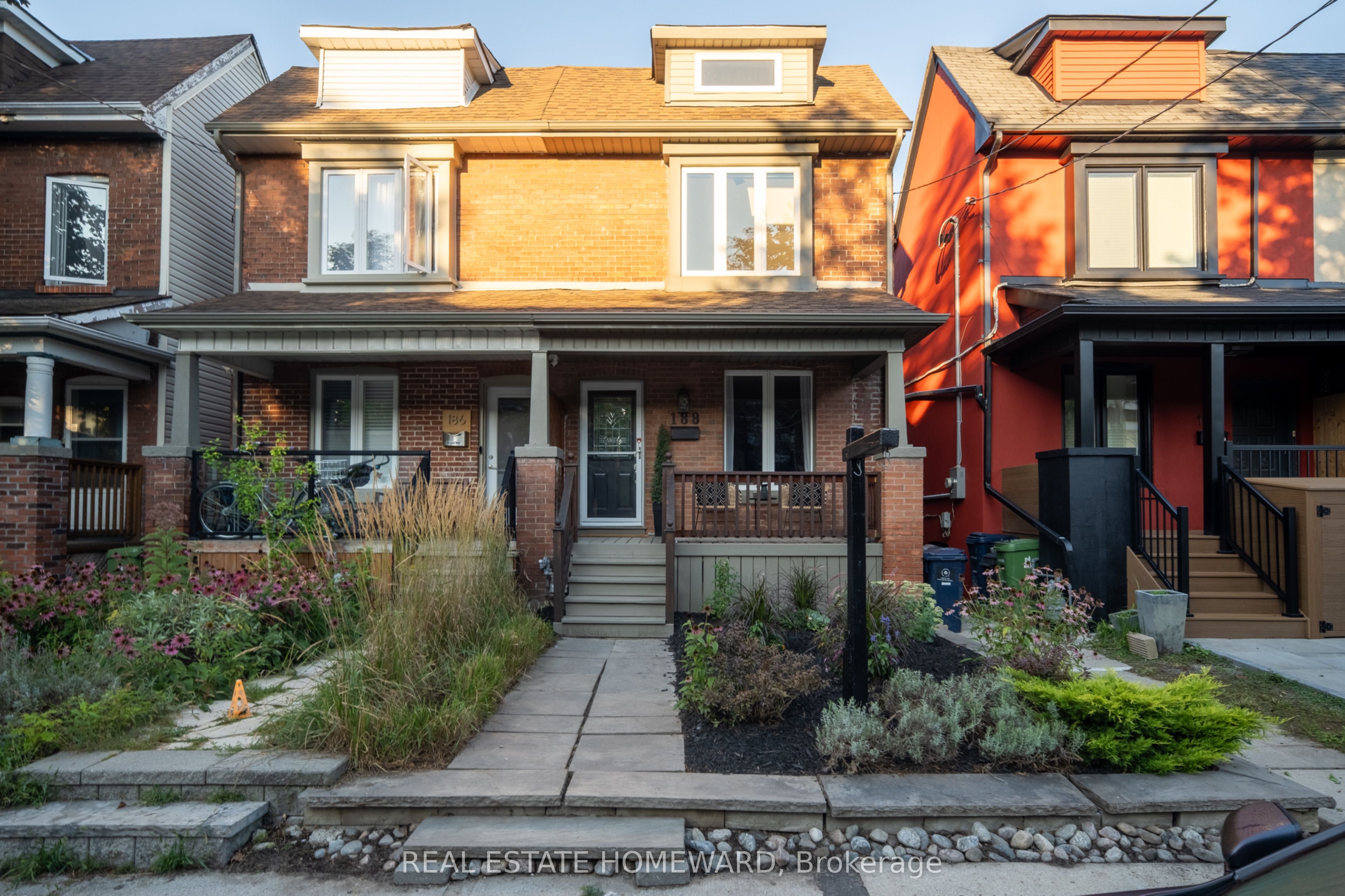188 Hastings Avenue, Toronto, ON M4L 2L7 photo 2
