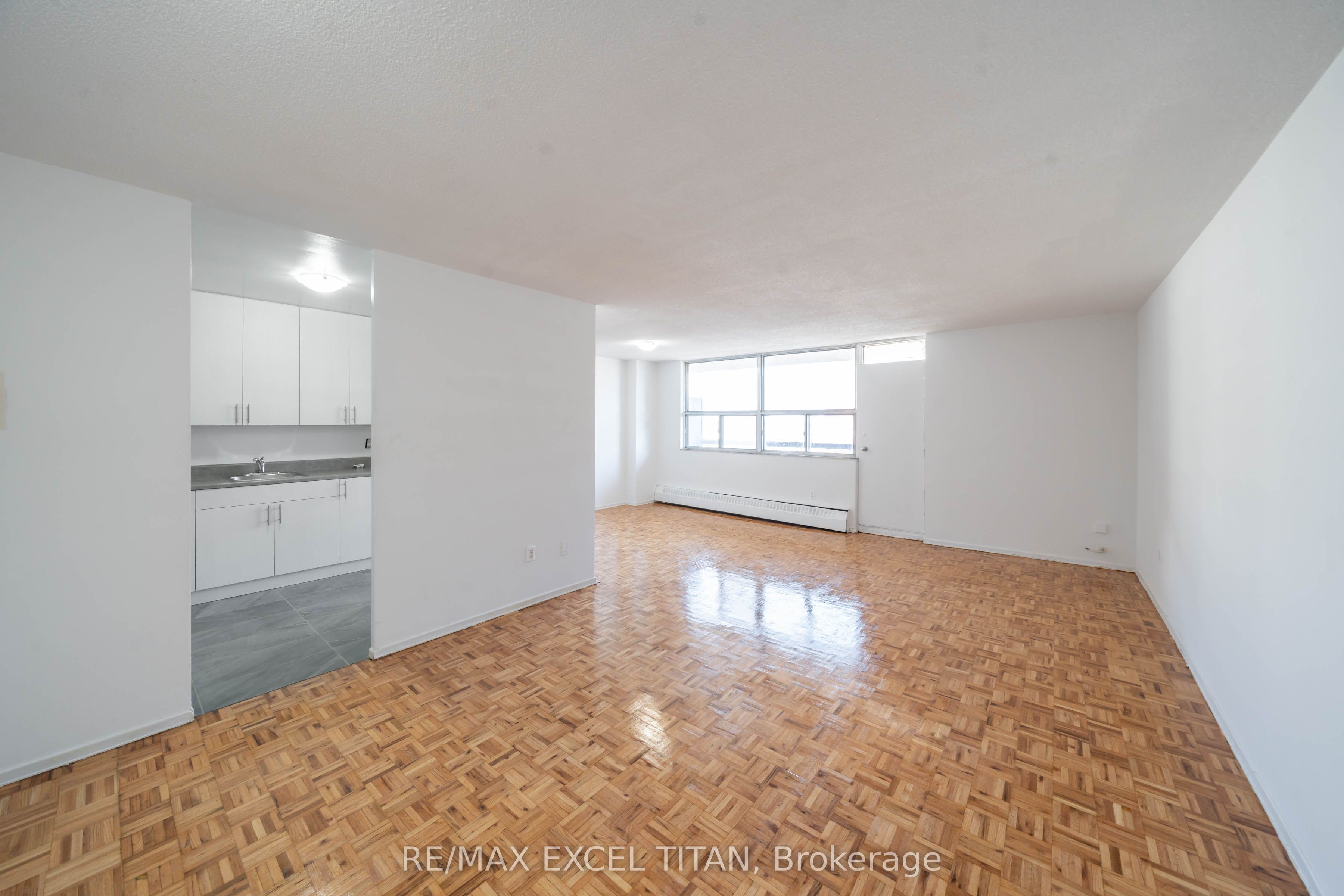 5 Glamorgan Avenue 814, Toronto, ON M1P 4P1 photo 5