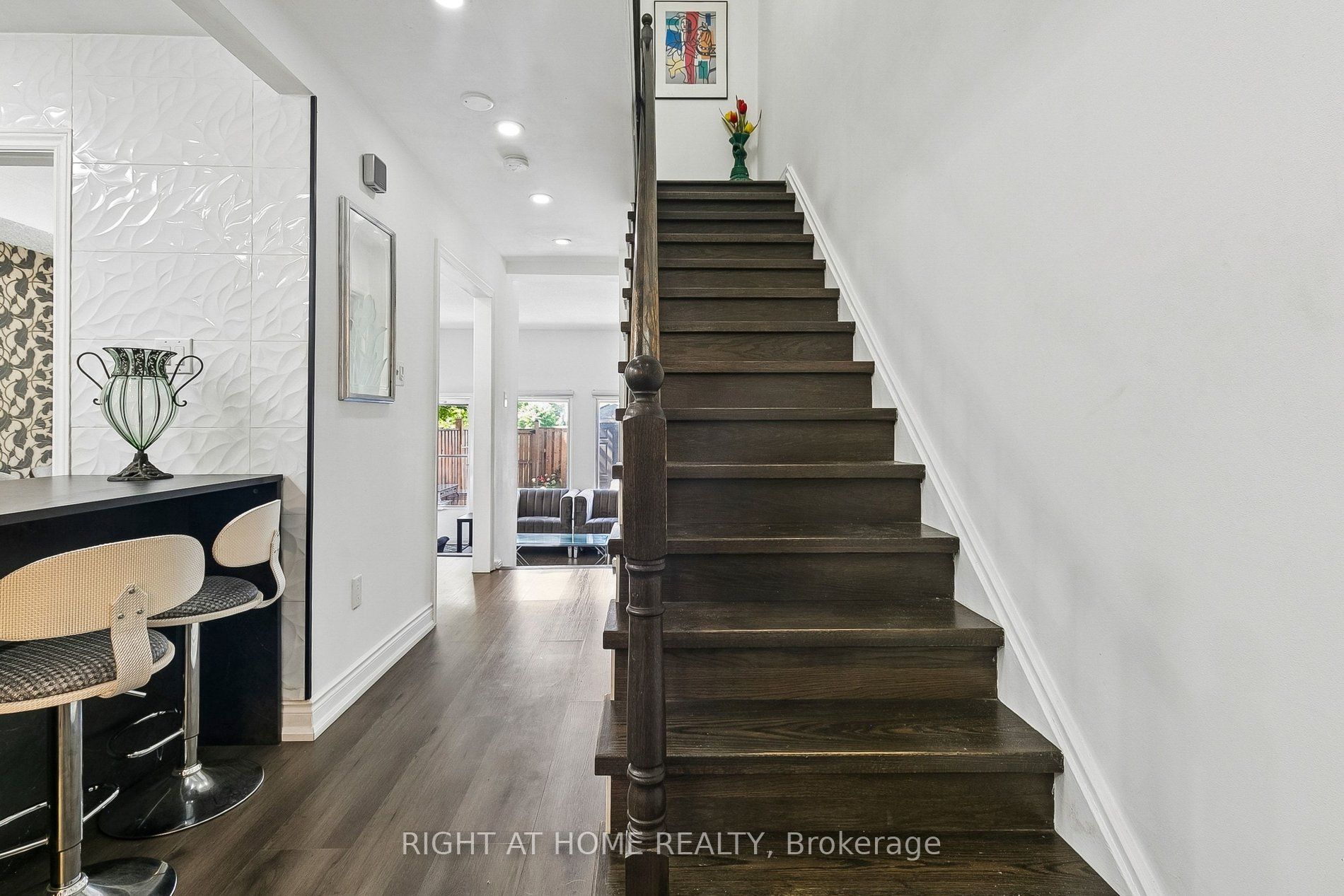 12 l'amoreaux Drive, Toronto, ON M1W 2L9 photo 3