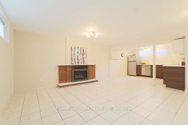 45 Landfair Crescent Lower, Toronto, ON M1J 3A6 photo 2