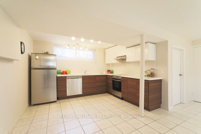 45 Landfair Crescent Lower, Toronto, ON M1J 3A6 photo 4