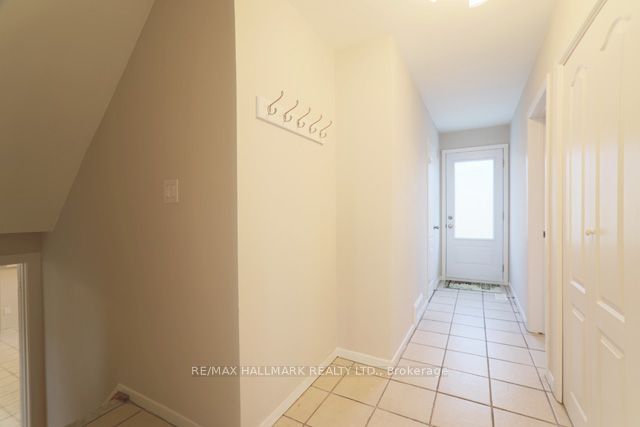 45 Landfair Crescent Lower, Toronto, ON M1J 3A6 photo 5