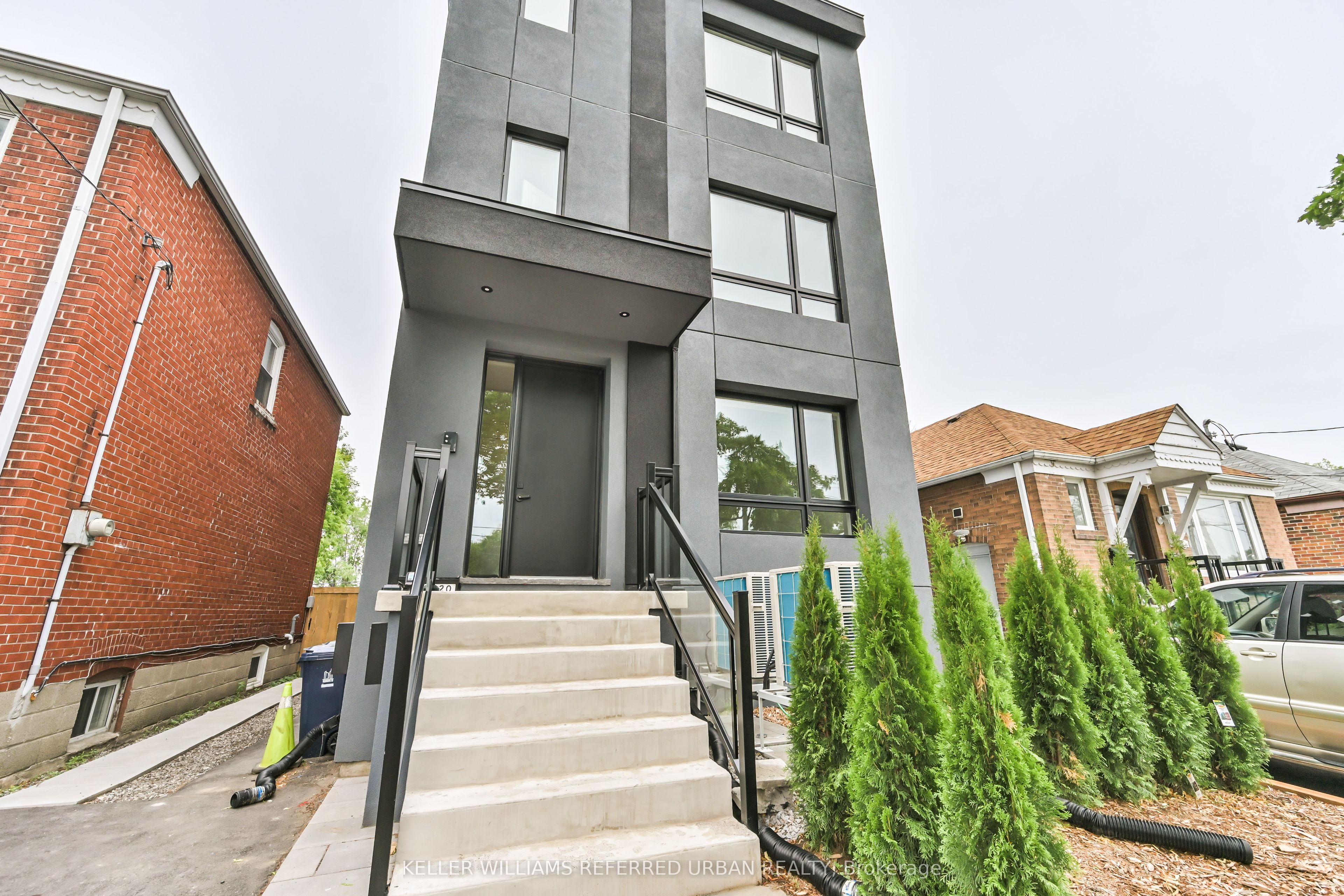2420 Gerrard Street E 2, Toronto, ON M4E 2E9 photo 3