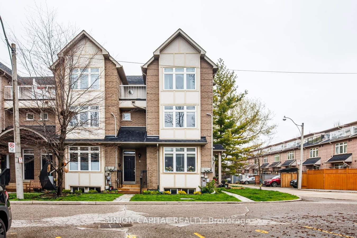 1 Bastedo Avenue 8, Toronto, ON M4C 5S7