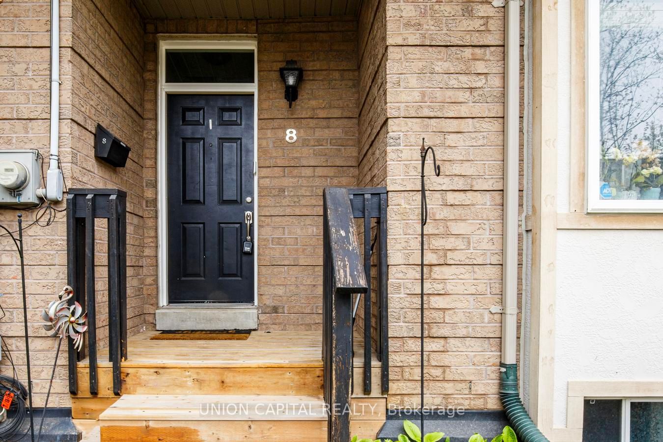 1 Bastedo Avenue 8, Toronto, ON M4C 5S7 photo 3