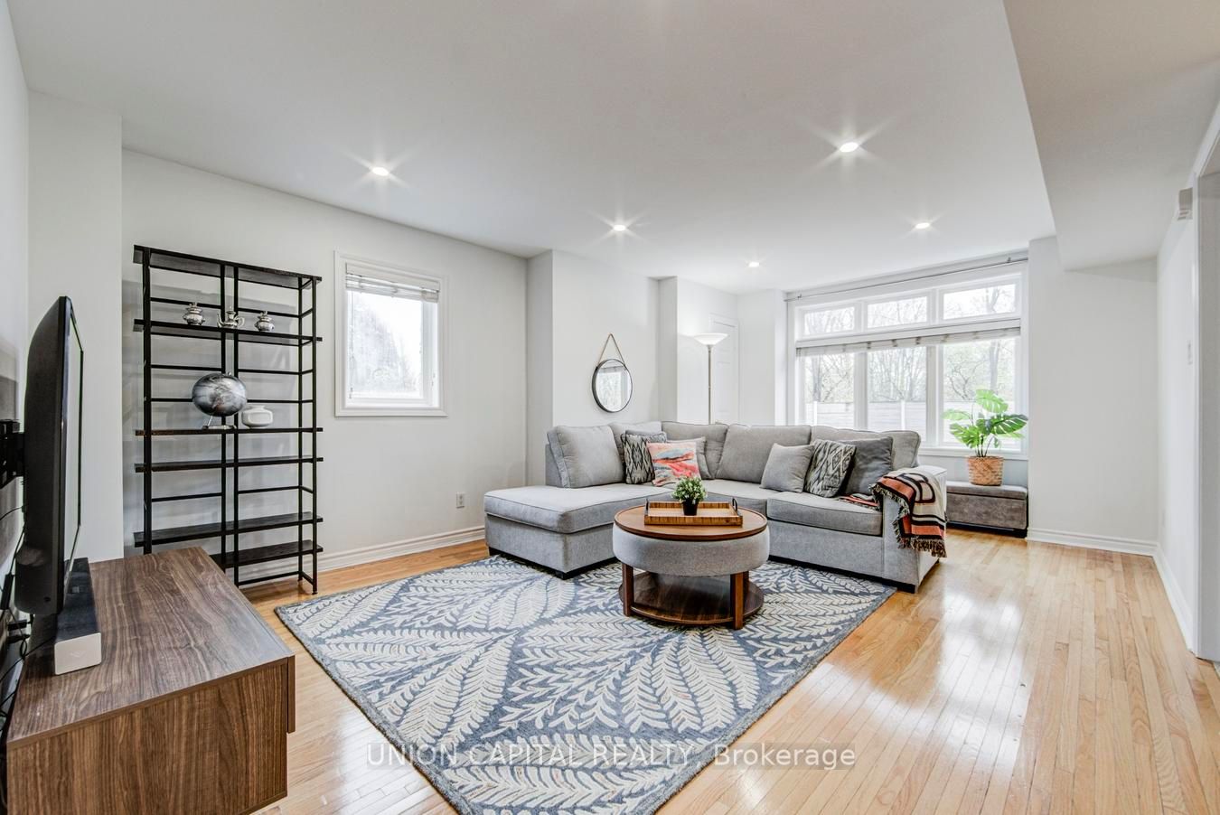 1 Bastedo Avenue 8, Toronto, ON M4C 5S7 photo 5