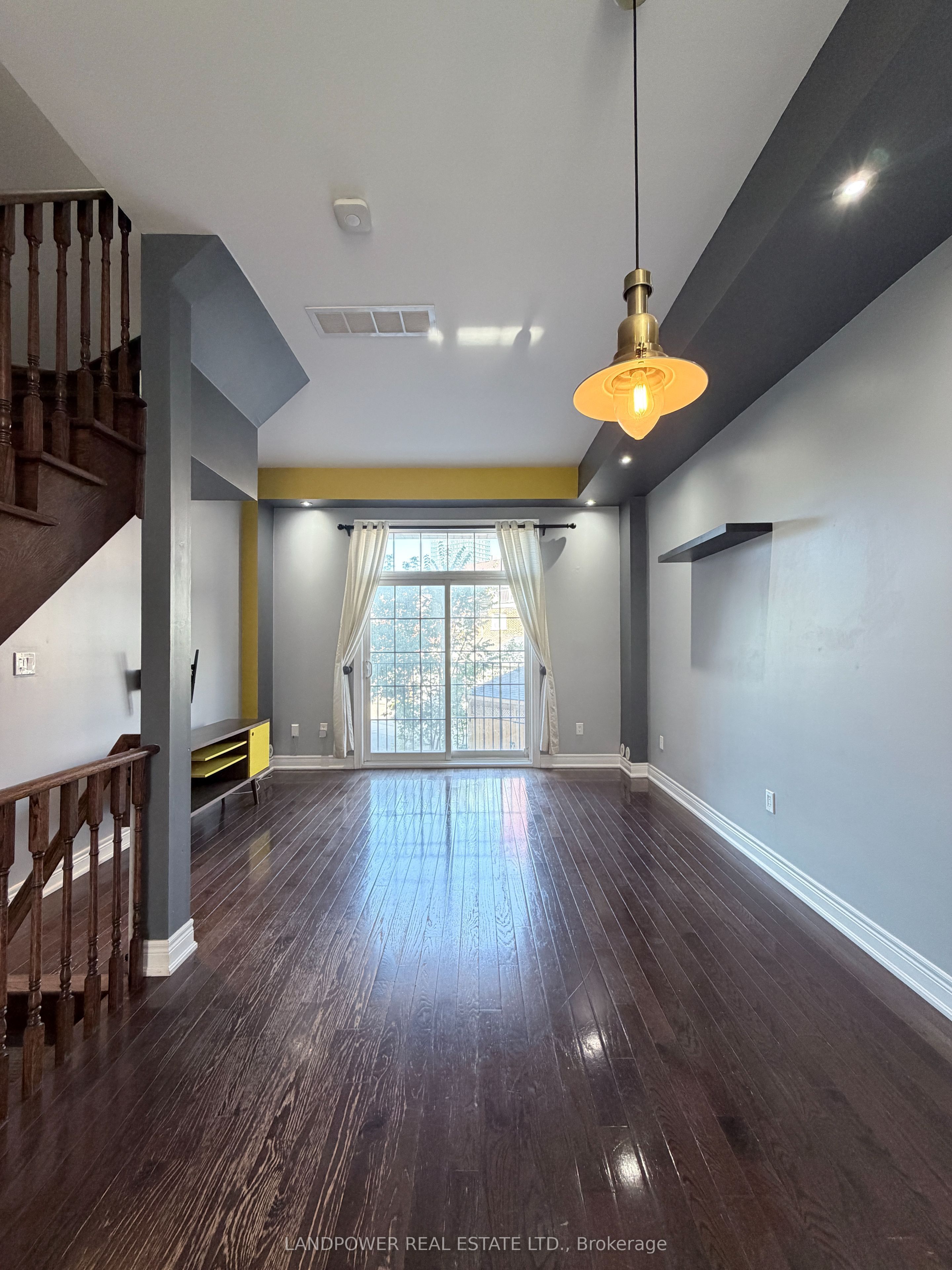 12 Fairhead Mews, Toronto, ON M4E 3Y4 photo 4