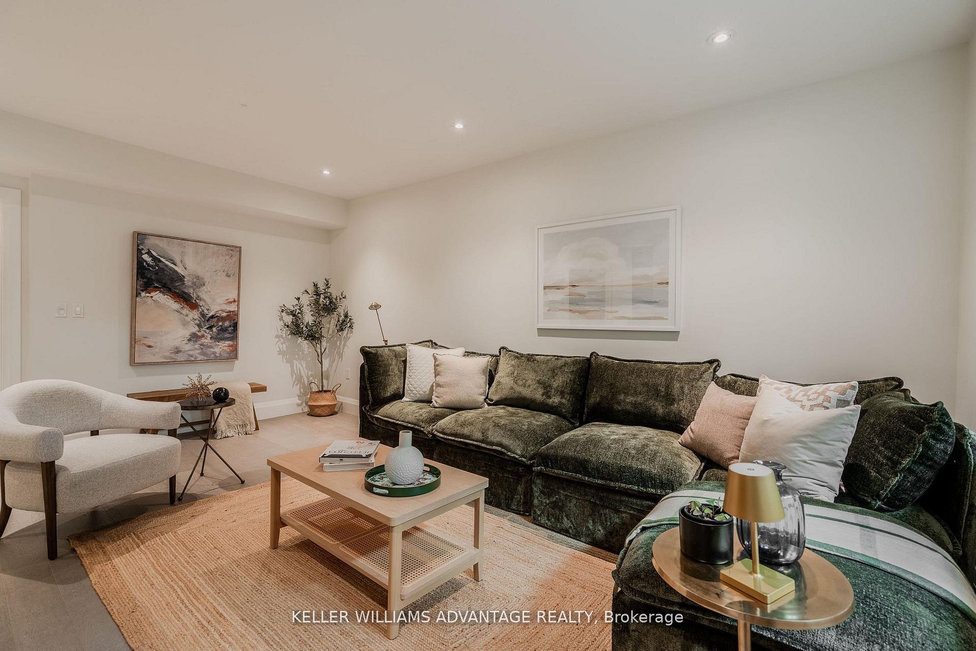 35 Duart Park Road Lower, Toronto, ON M4E 1J3 photo 3