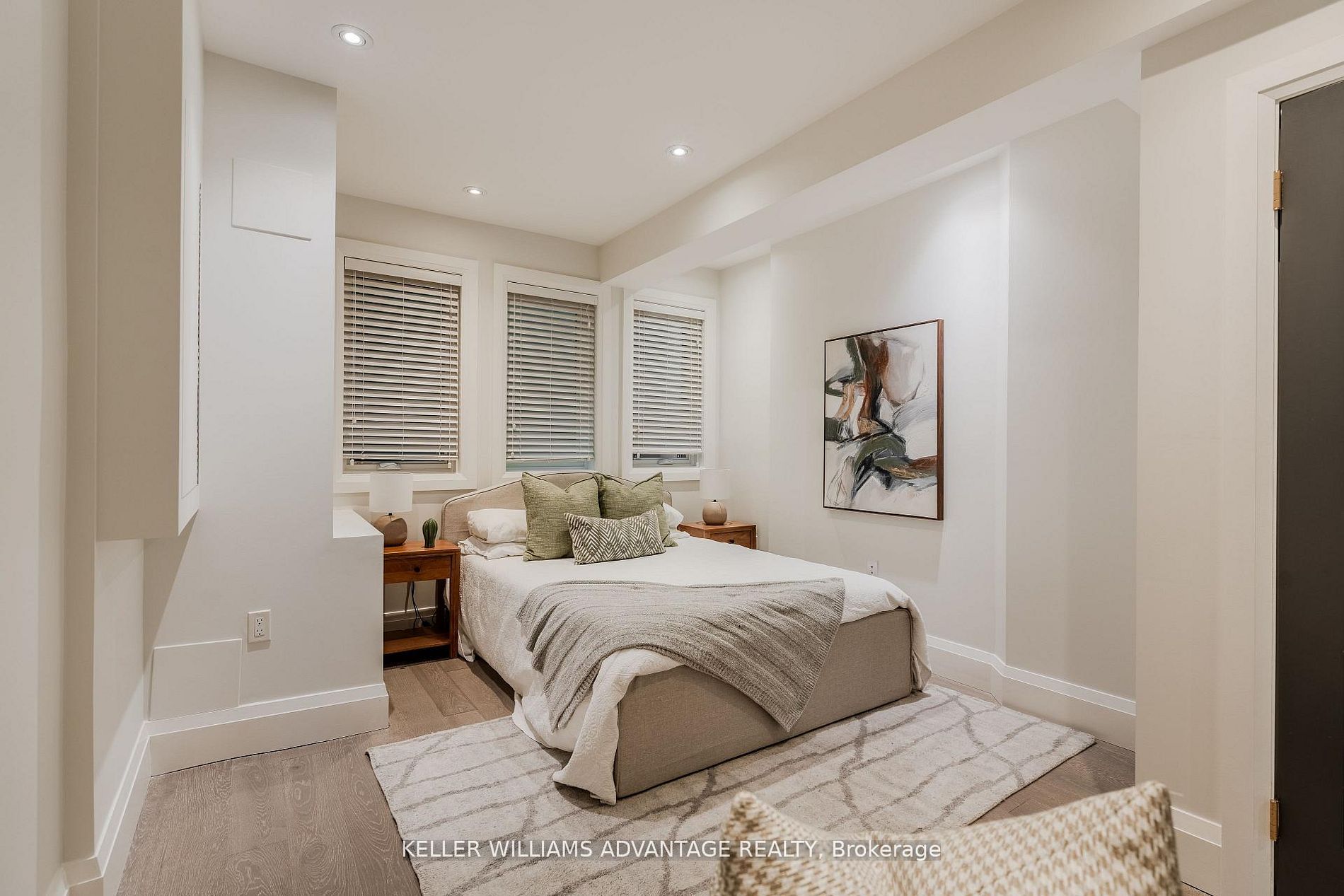 35 Duart Park Road Lower, Toronto, ON M4E 1J3 photo 4