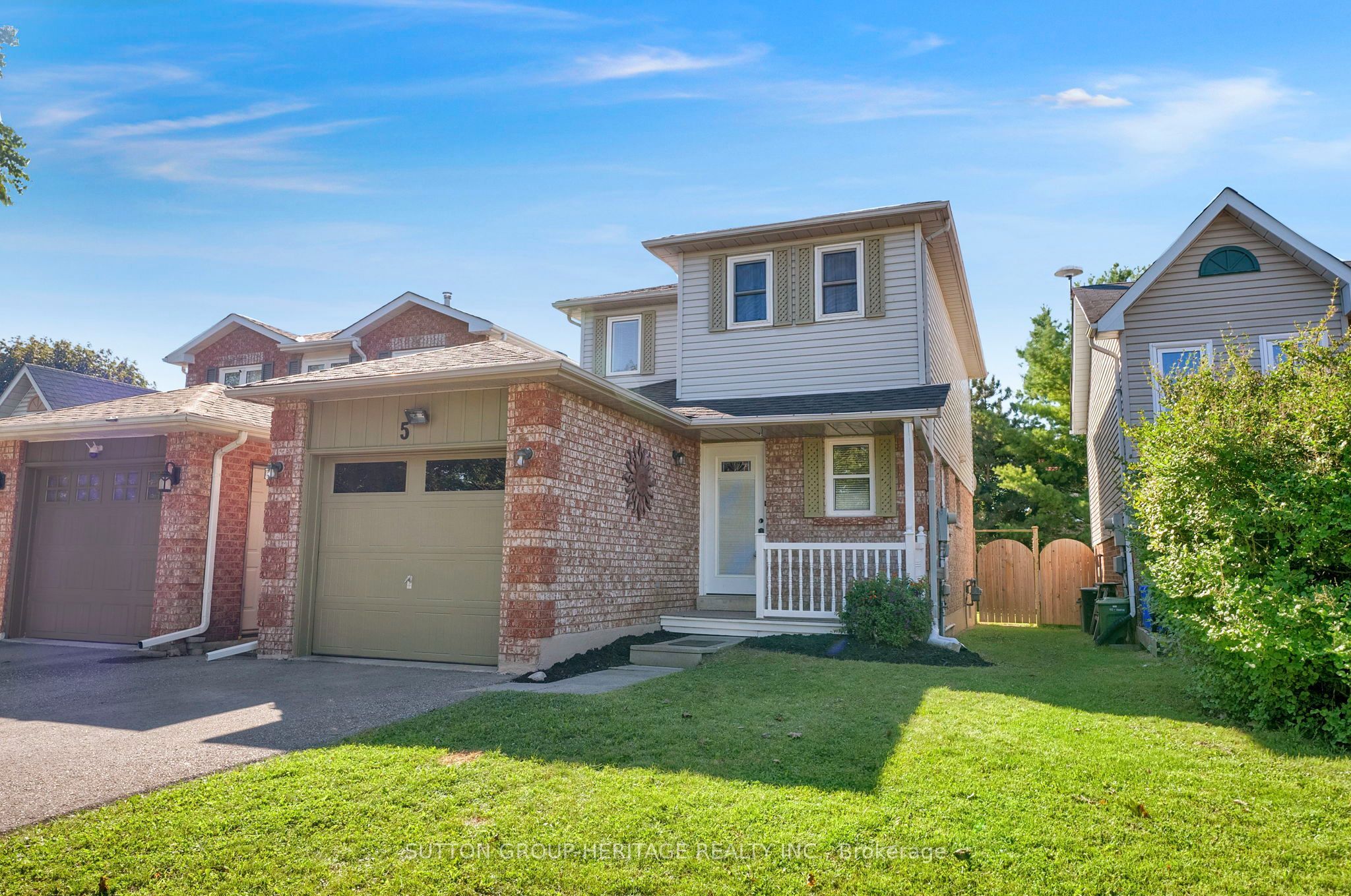 5 Fenwick Avenue, Clarington, ON L1C 4R6