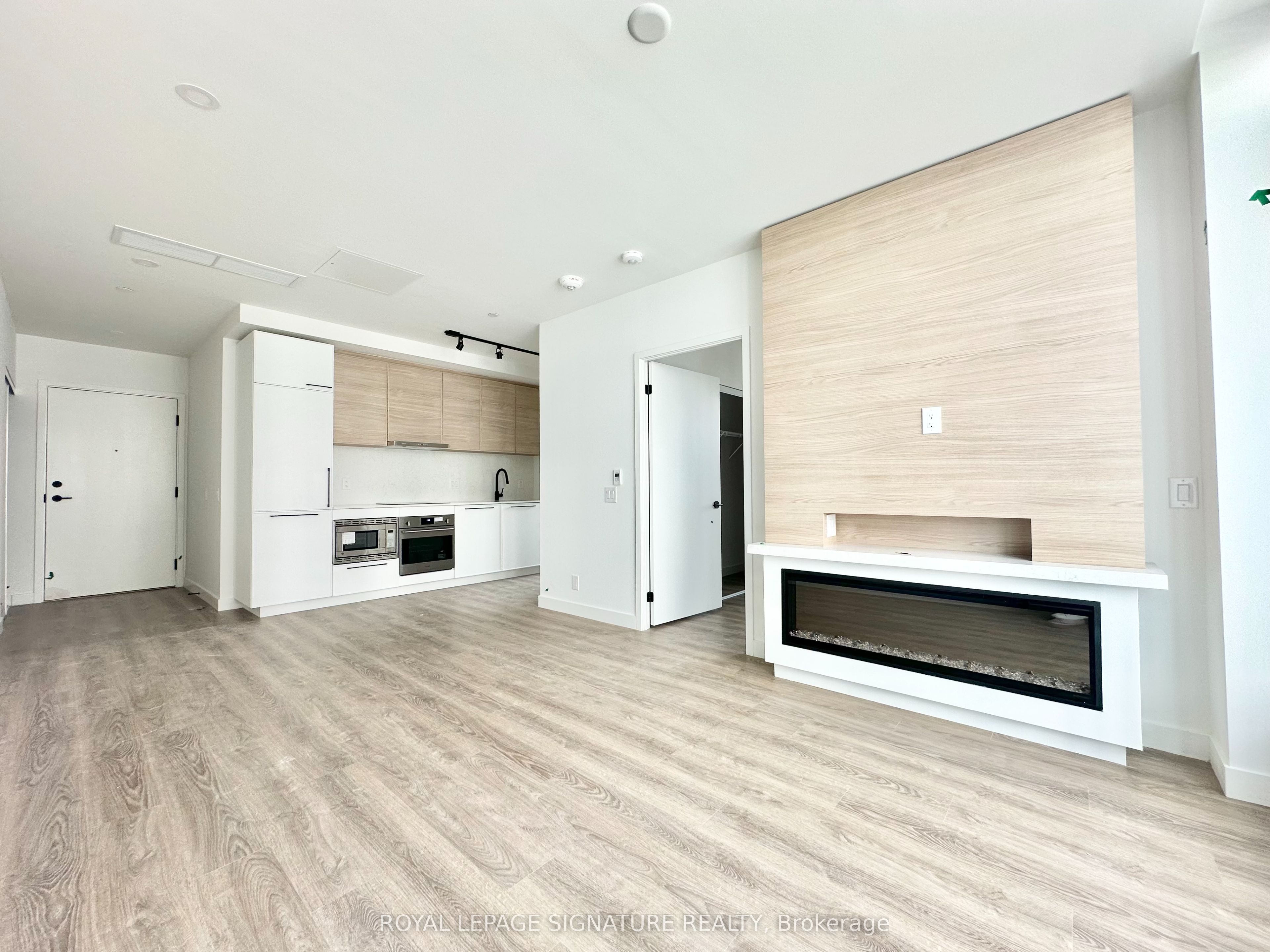 1050 Eastern Avenue 804, Toronto, ON M4L 0B7 photo 4