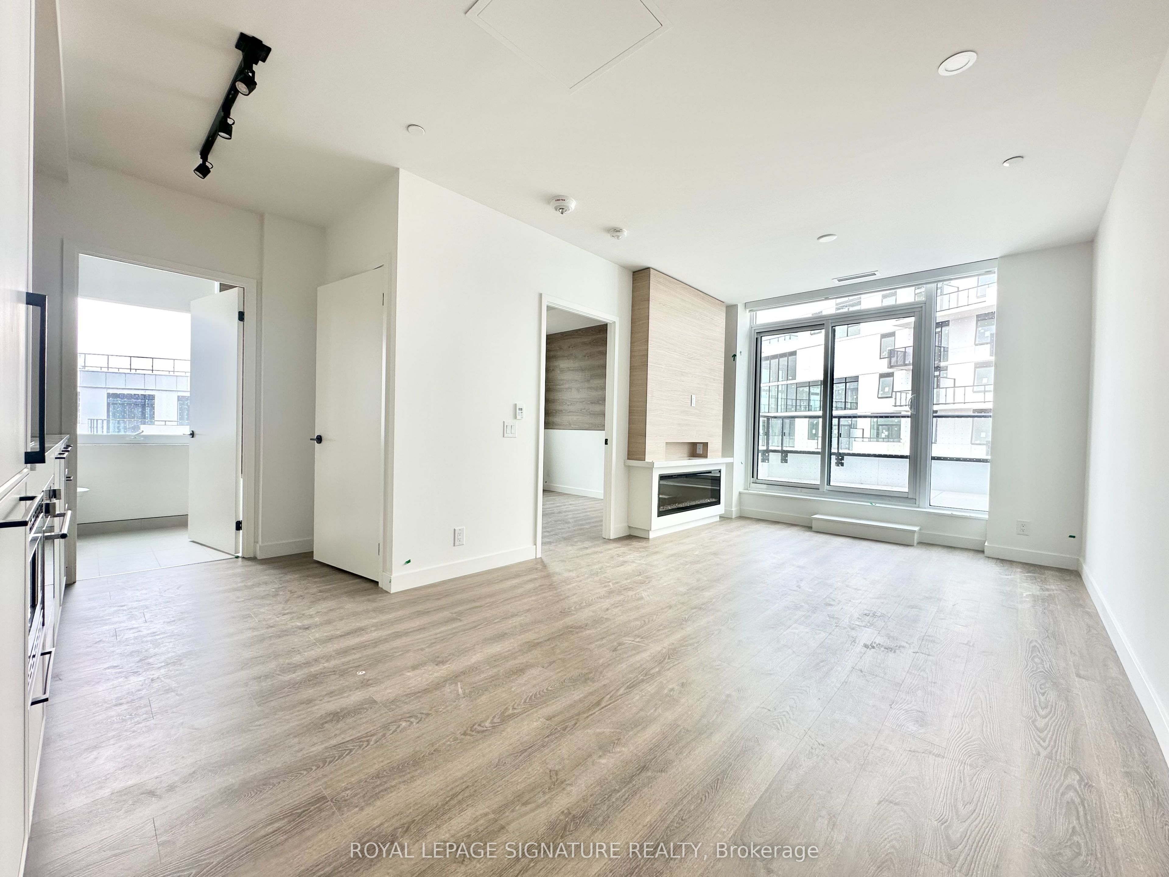 1050 Eastern Avenue 804, Toronto, ON M4L 0B7 photo 5
