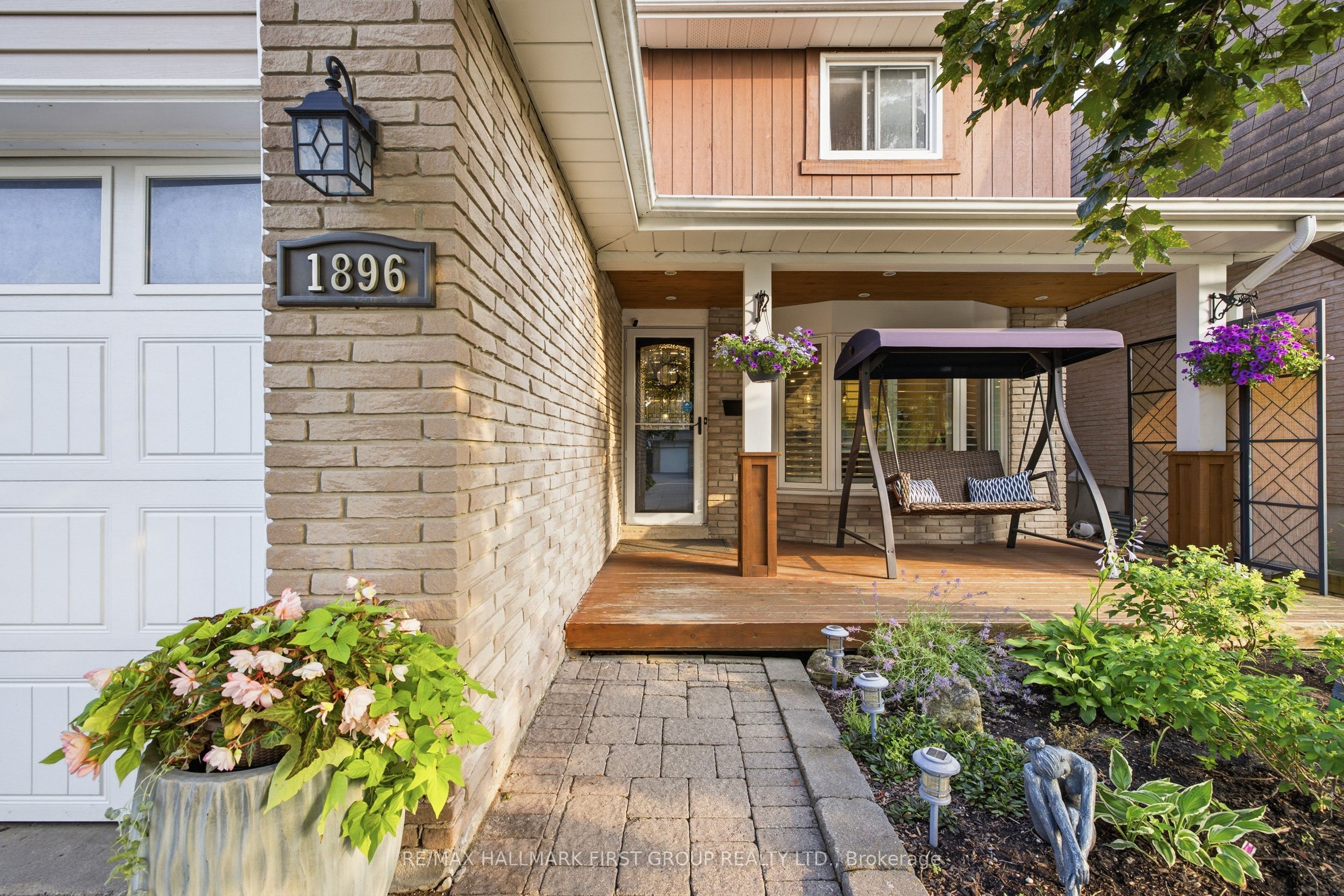1896 New Street, Pickering, ON L1V 3J7