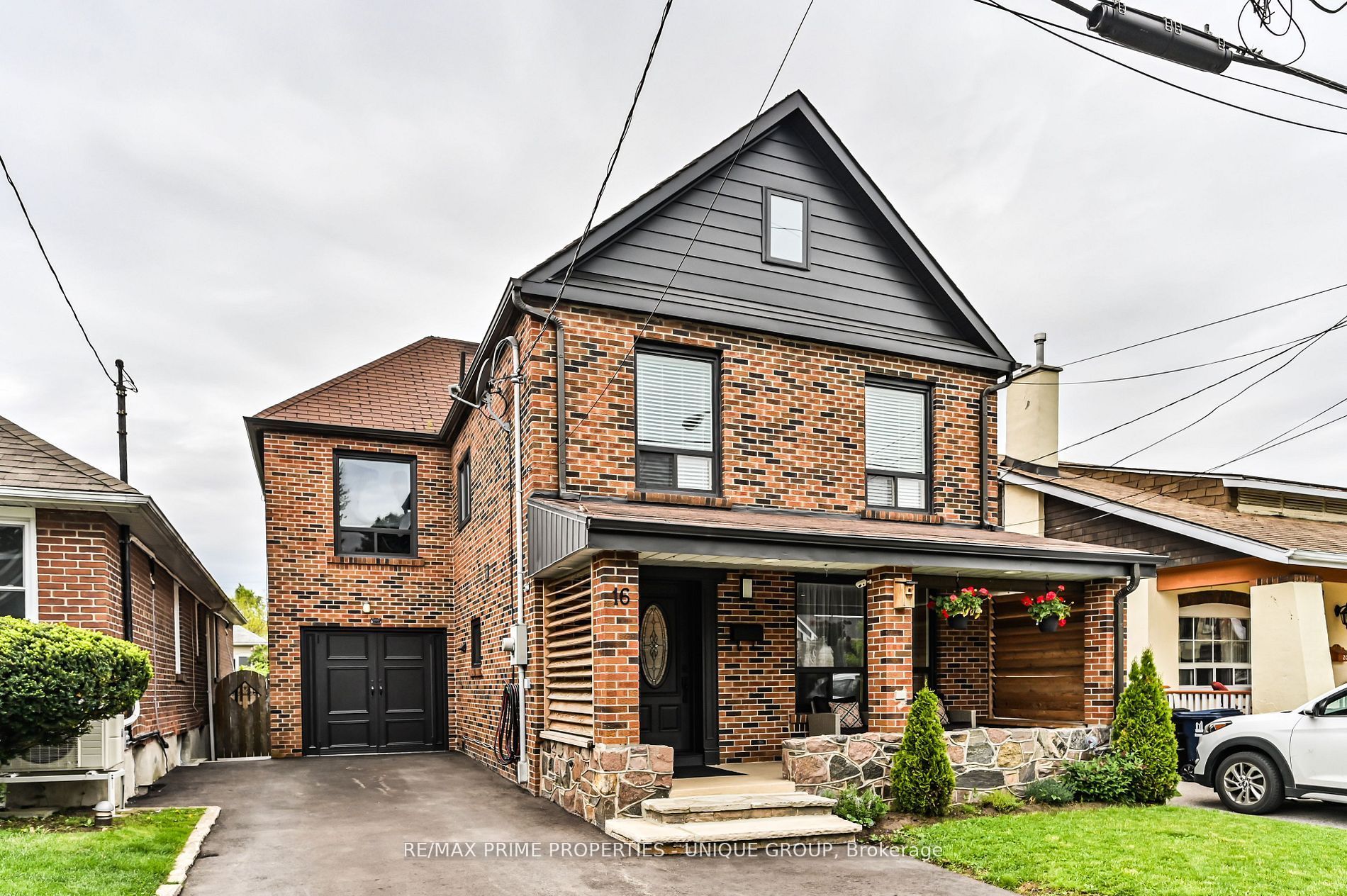 16 Eastwood Avenue, Toronto, ON M1N 3G9