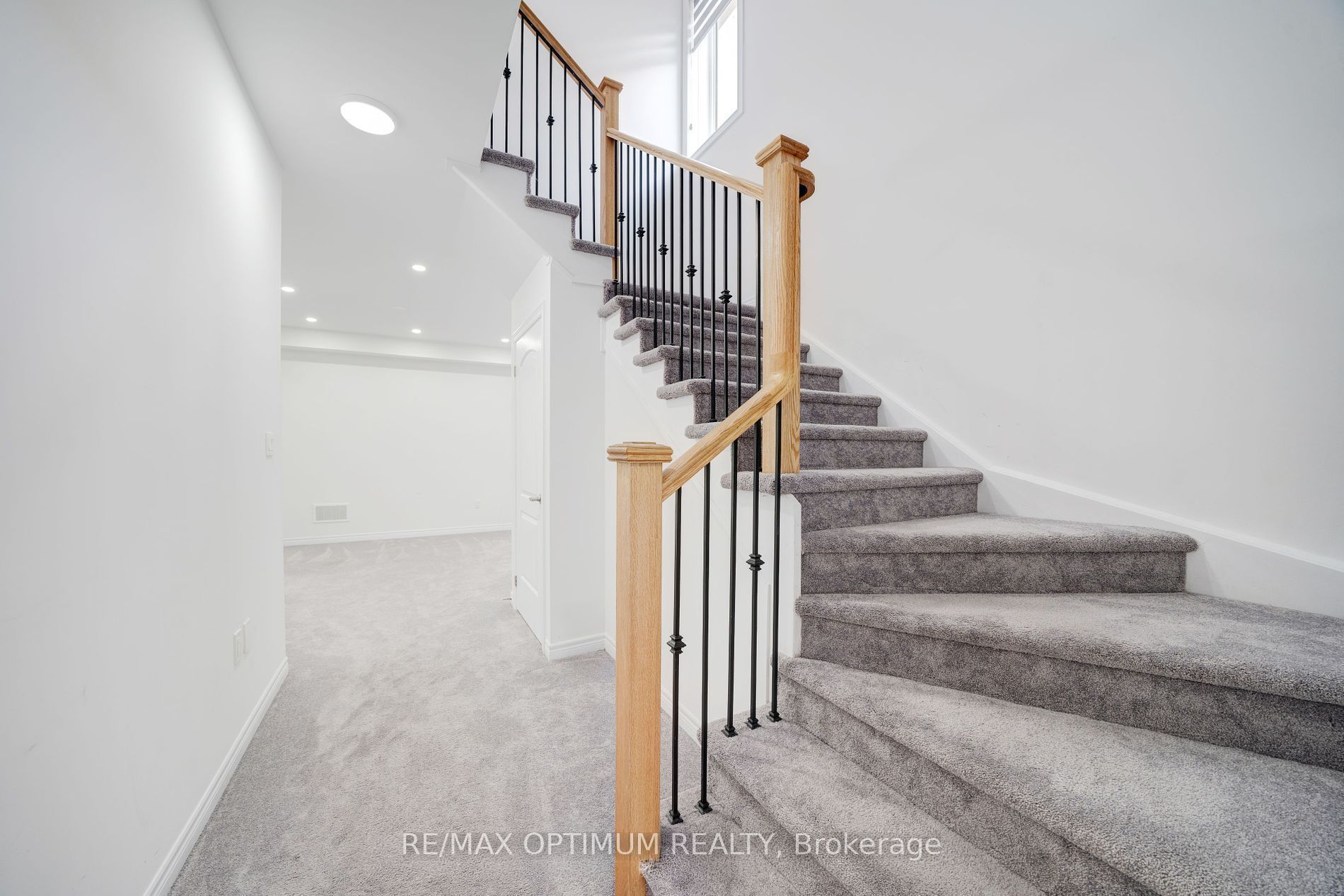 2073 Chris Mason Street, Oshawa, ON L1L 0S5 photo 4