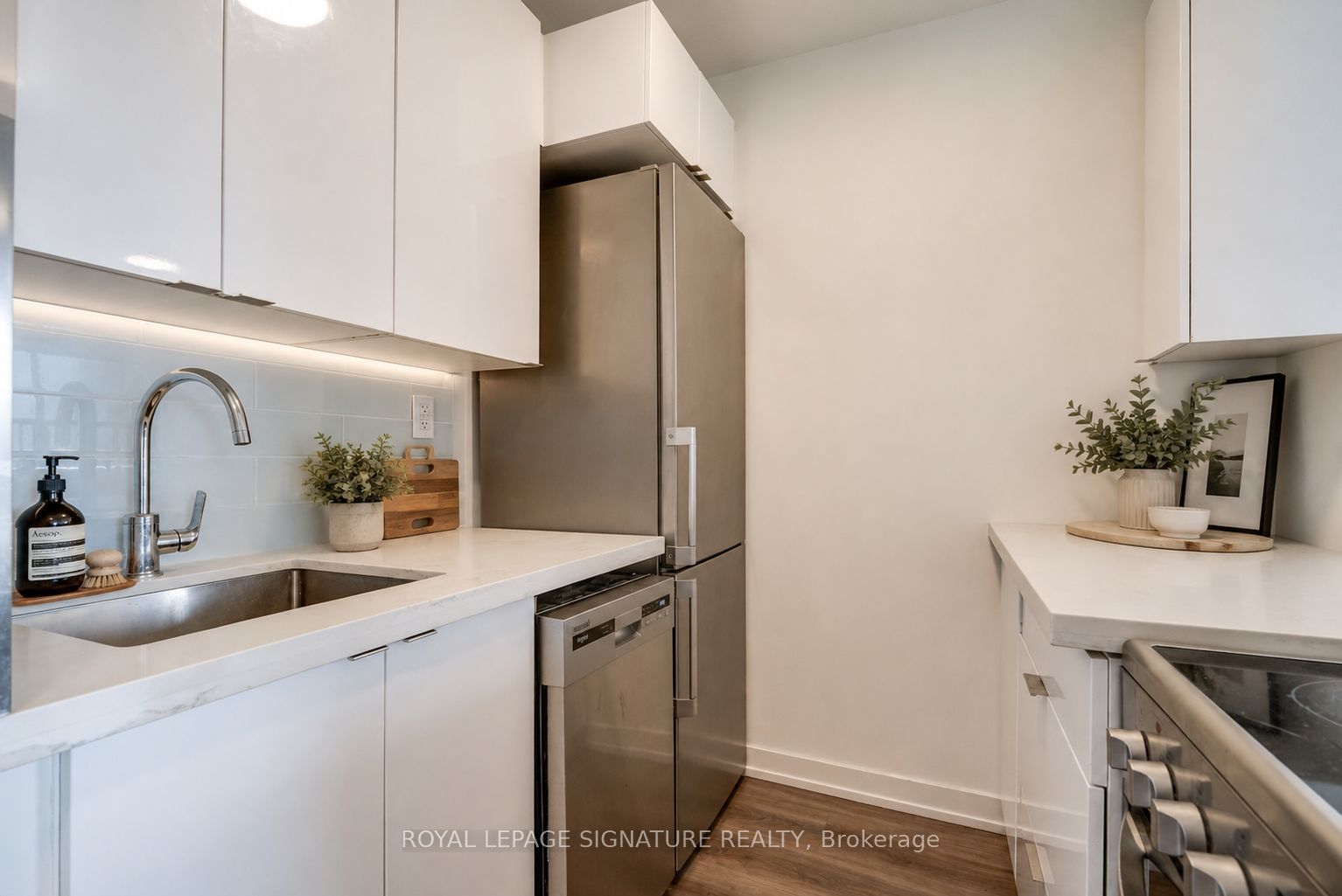 15 Gamble Avenue 203, Toronto, ON M4K 2H3 photo 3