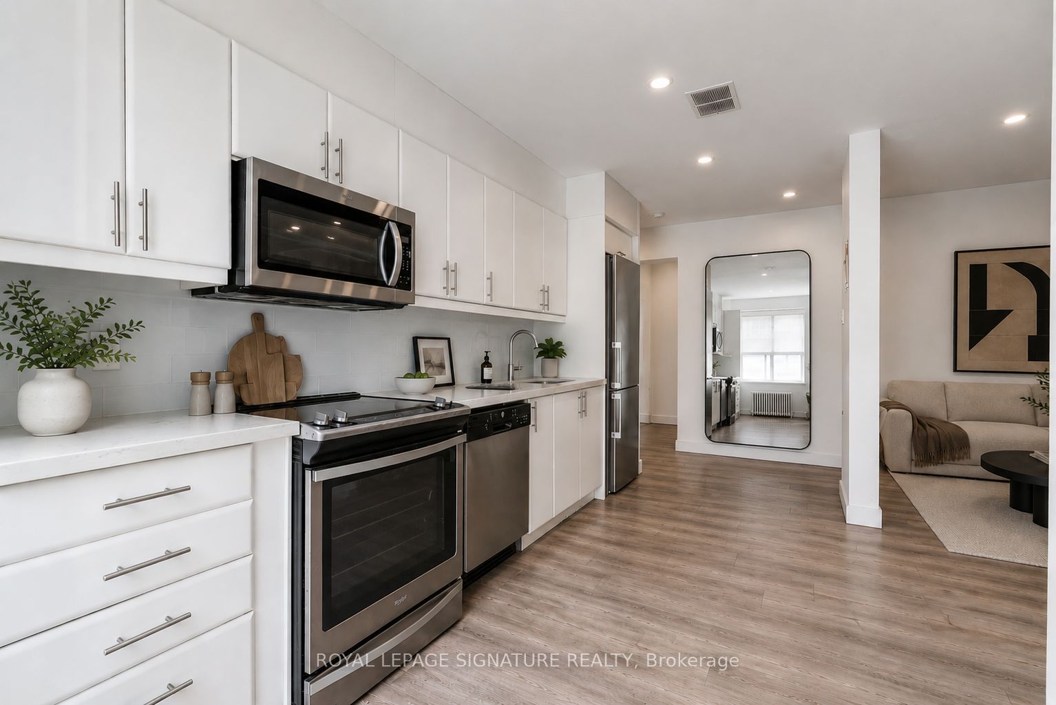 33 Gamble Avenue 107, Toronto, ON M4K 2H4 photo 3