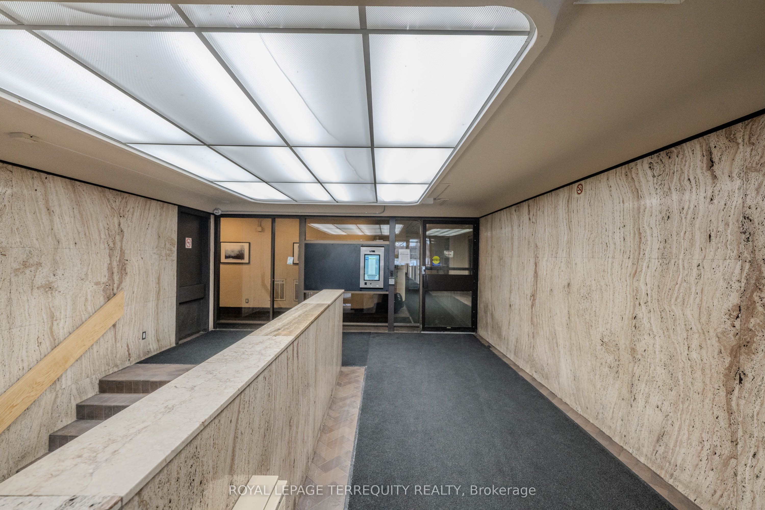 1 Massey Square 1703, Toronto, ON M4C 5L4 photo 3