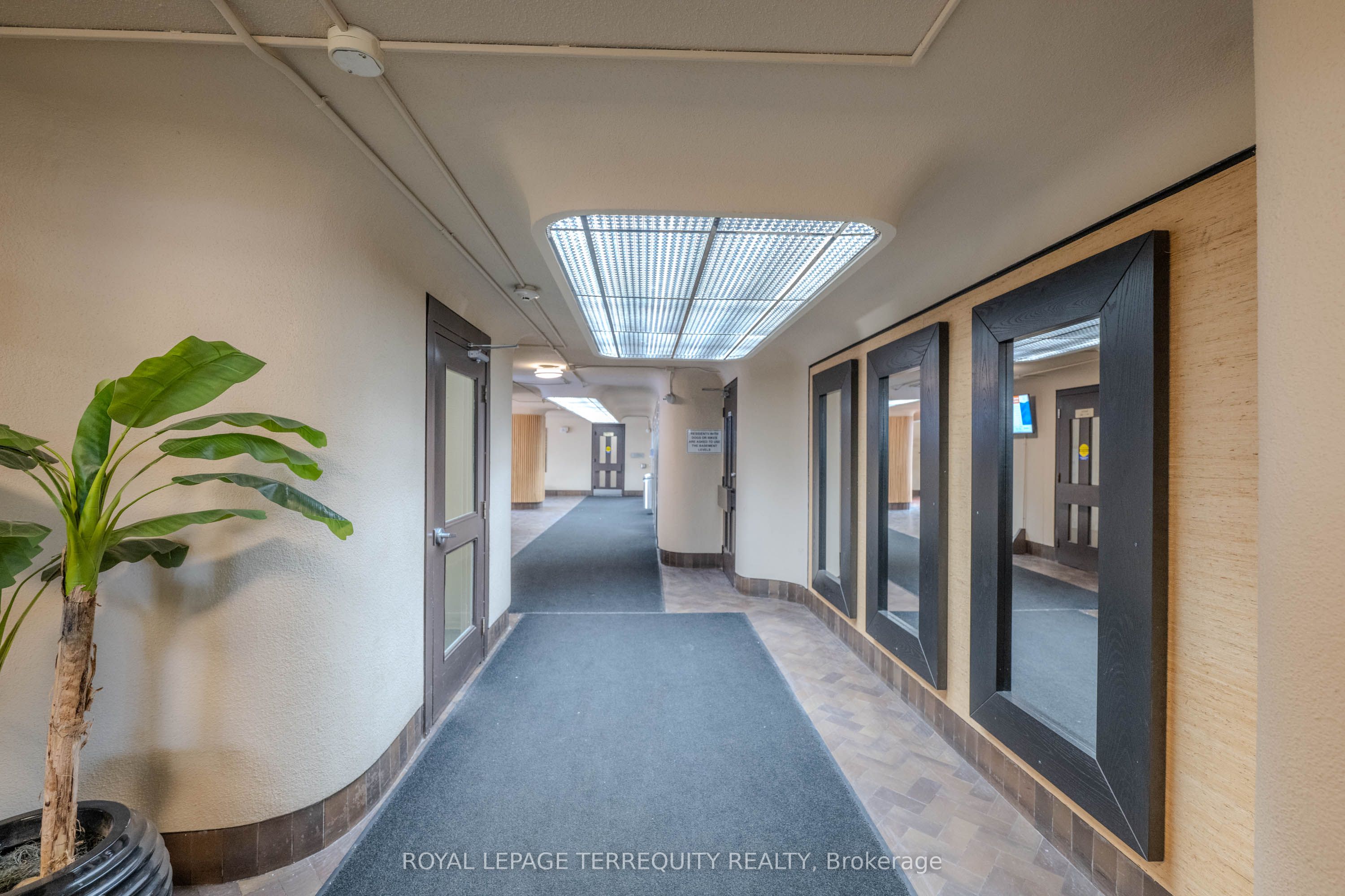 1 Massey Square 1703, Toronto, ON M4C 5L4 photo 4