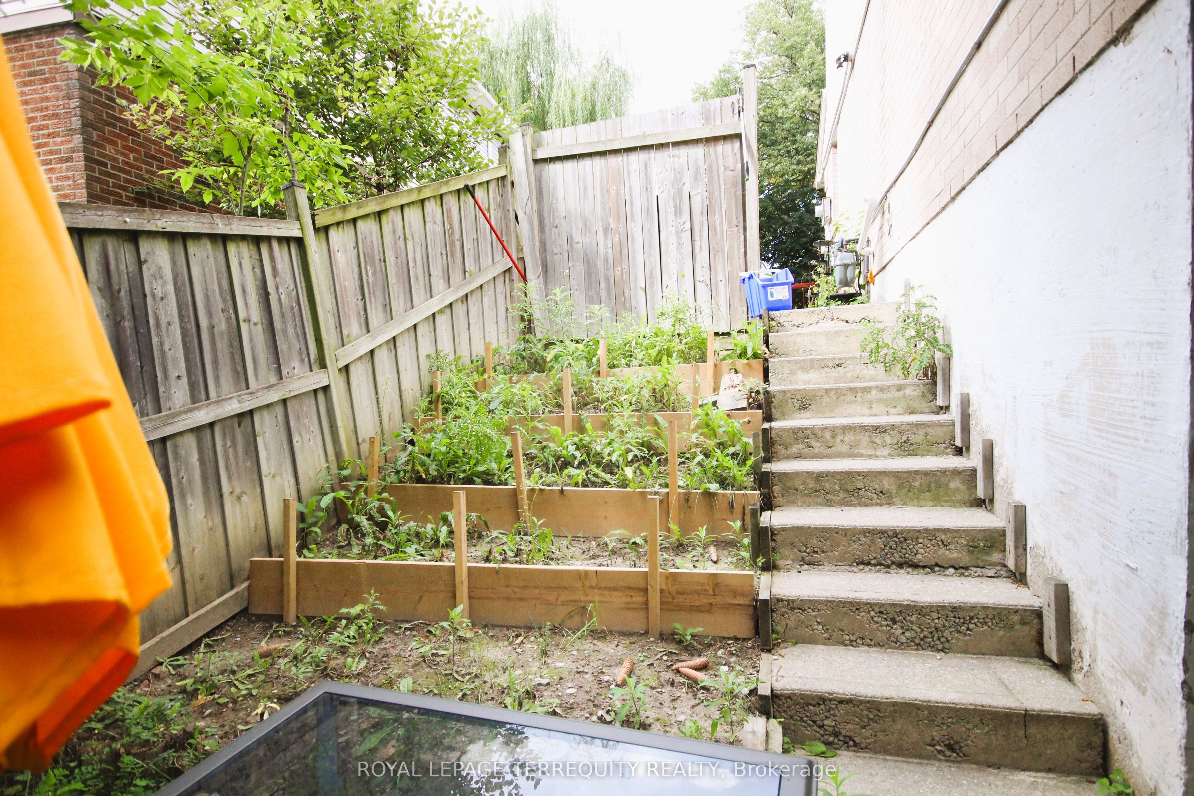 33 Parsell Square Bsmt, Toronto, ON M1B 2A5 photo 2
