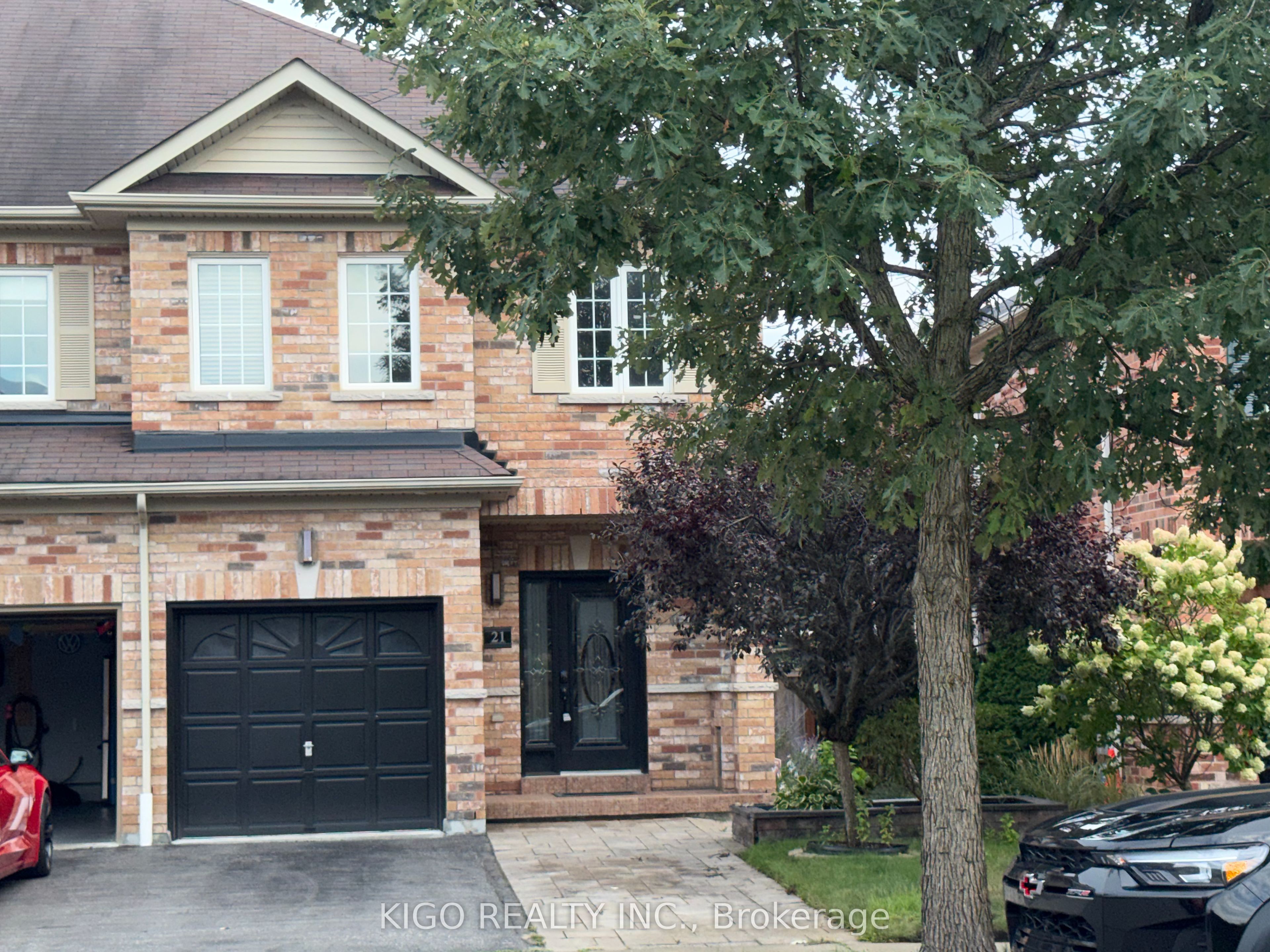 21 Summerside Avenue, Whitby, ON L1R 0G3