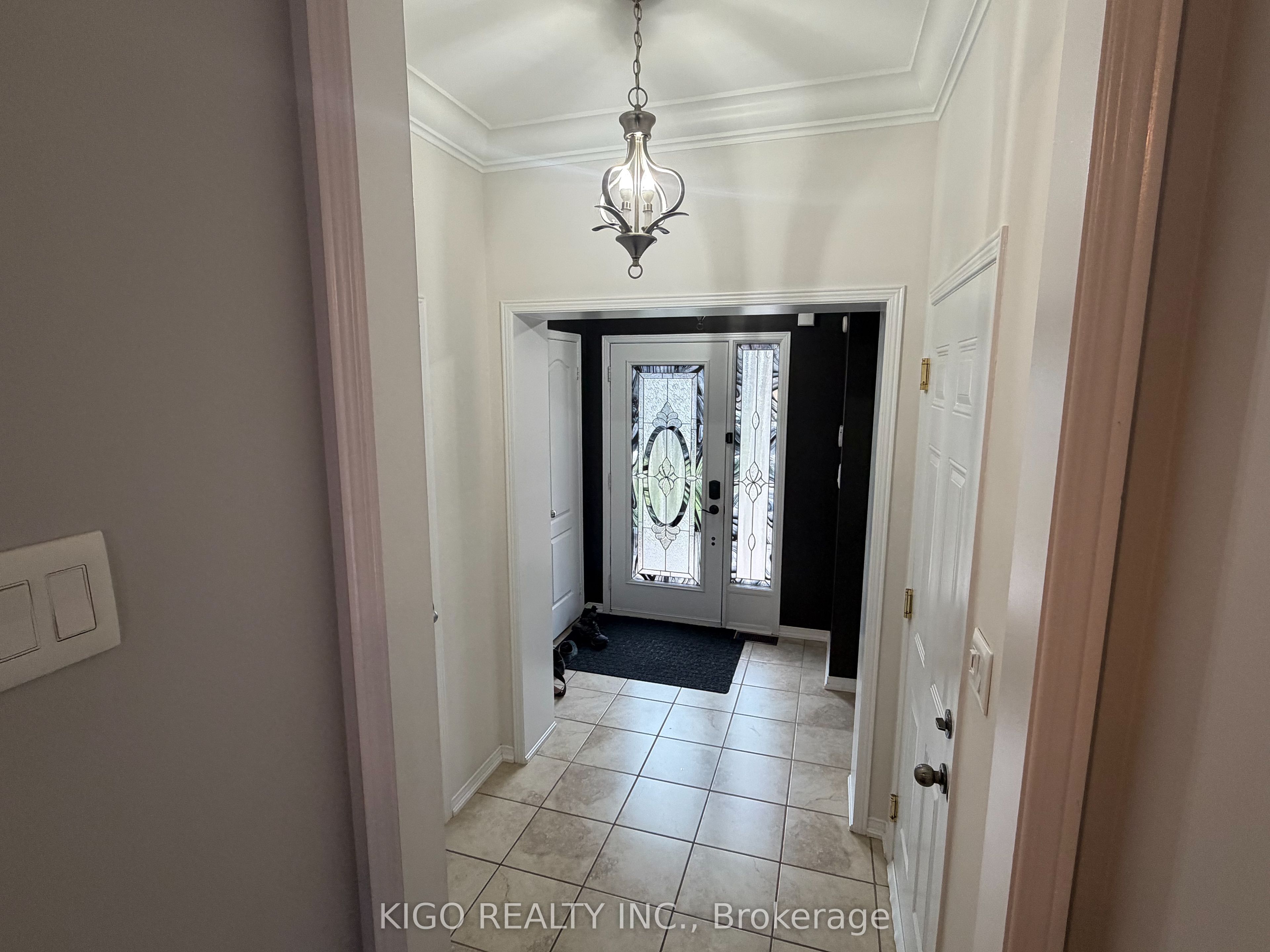 21 Summerside Avenue, Whitby, ON L1R 0G3 photo 2